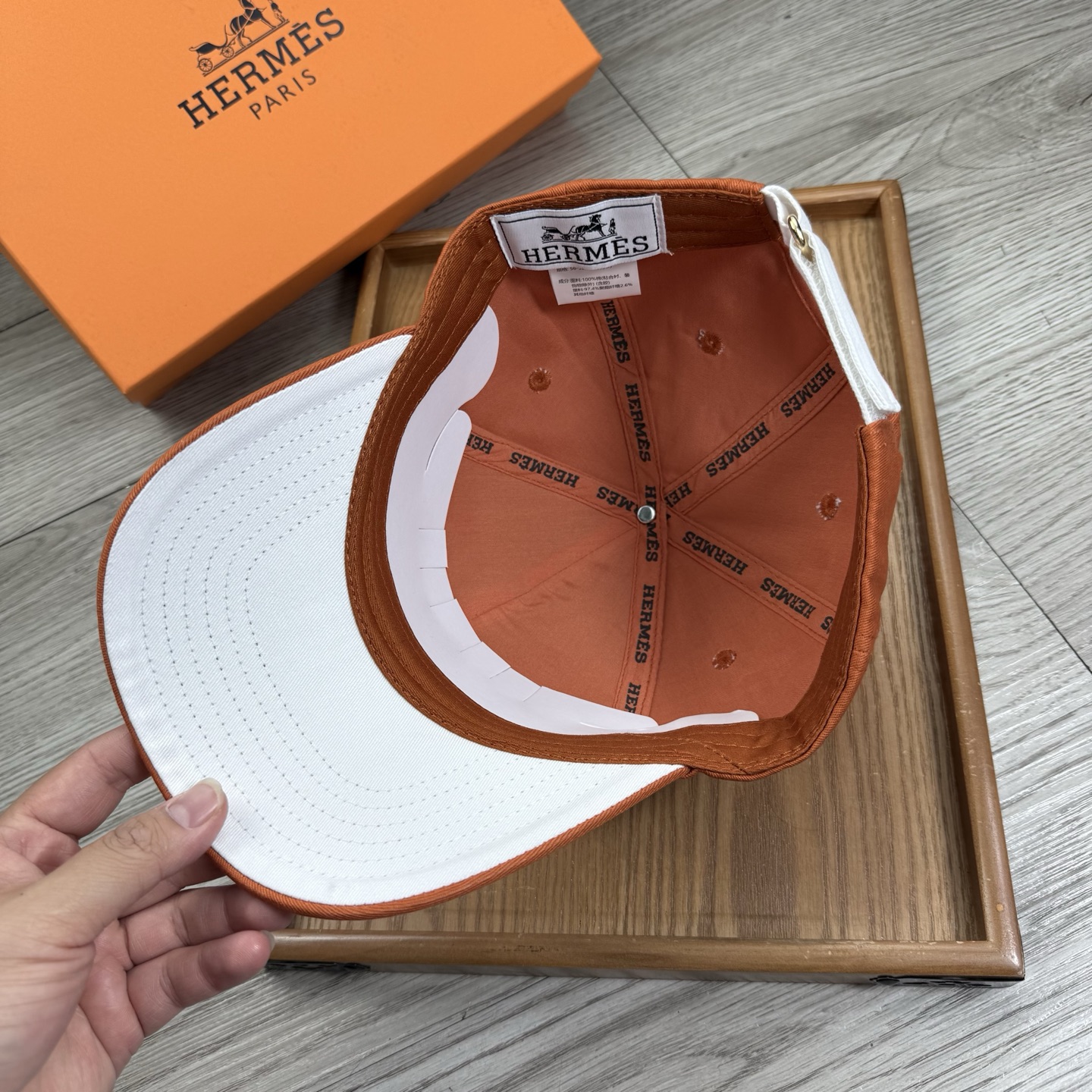 。H家。【配防尘袋】新品棒球帽！材质：纯棉！透气性好！春天挡风，夏天防晒必备单品！颜色大气！款式新颖别致
