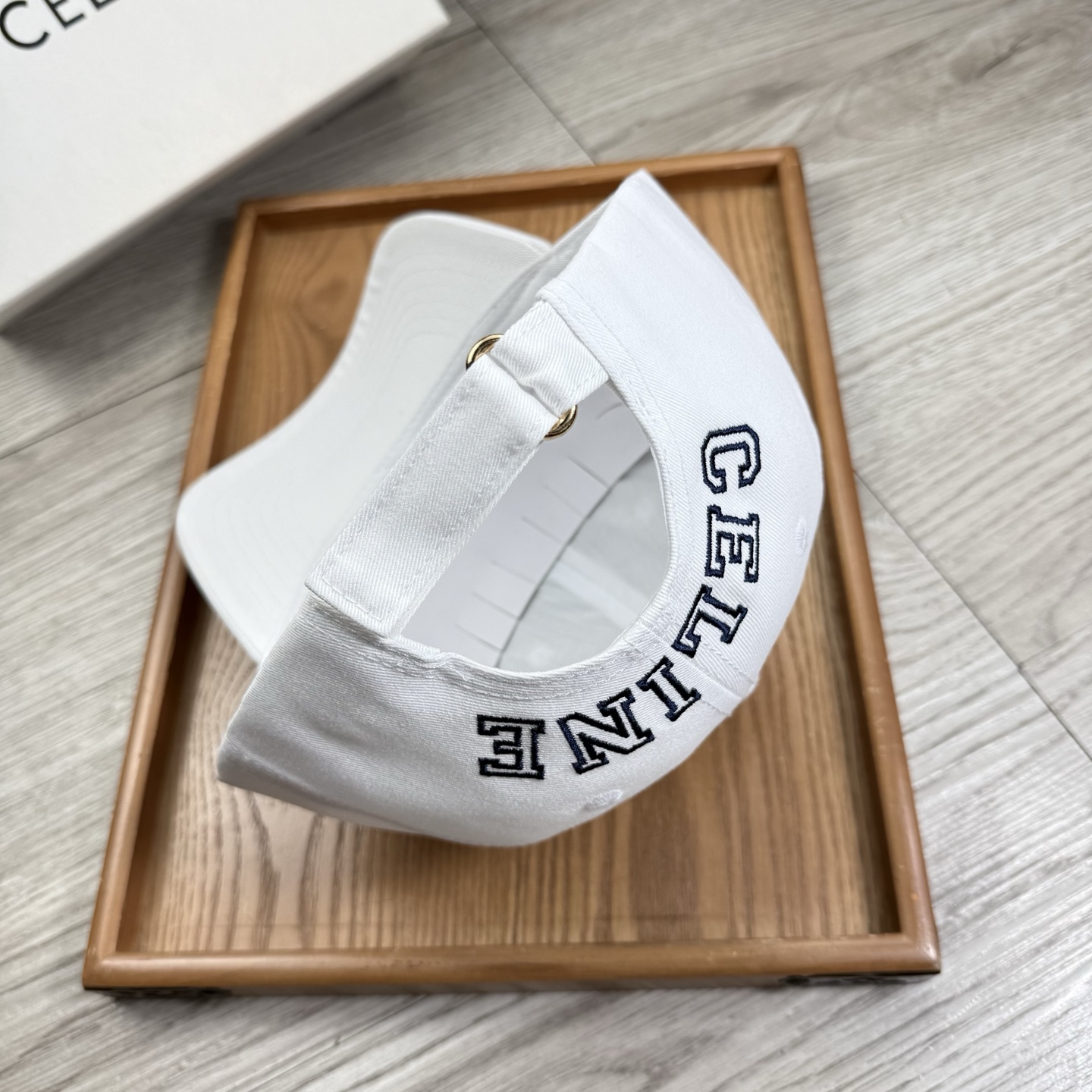 。赛琳。【配防尘袋】新品棒球帽！材质：纯棉！透气性好！春天挡风，夏天防晒必备单品！颜色大气！款式新颖别致