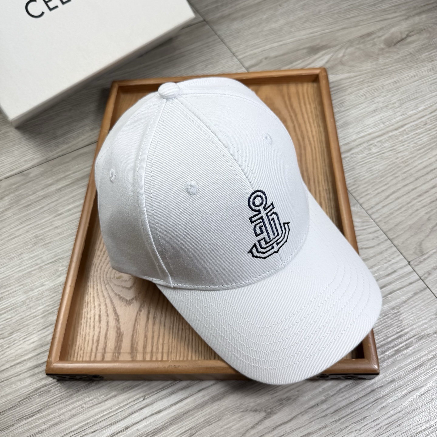 。赛琳。【配防尘袋】新品棒球帽！材质：纯棉！透气性好！春天挡风，夏天防晒必备单品！颜色大气！款式新颖别致