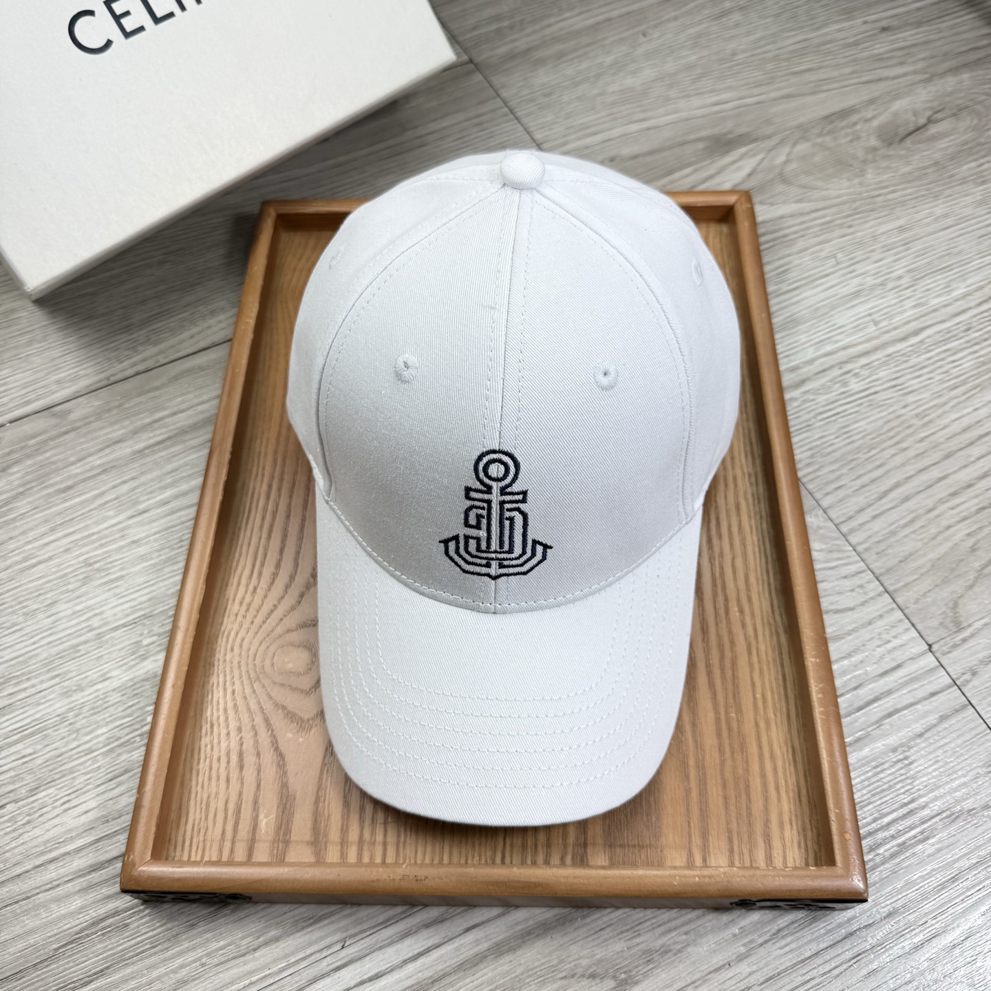 。赛琳。【配防尘袋】新品棒球帽！材质：纯棉！透气性好！春天挡风，夏天防晒必备单品！颜色大气！款式新颖别致