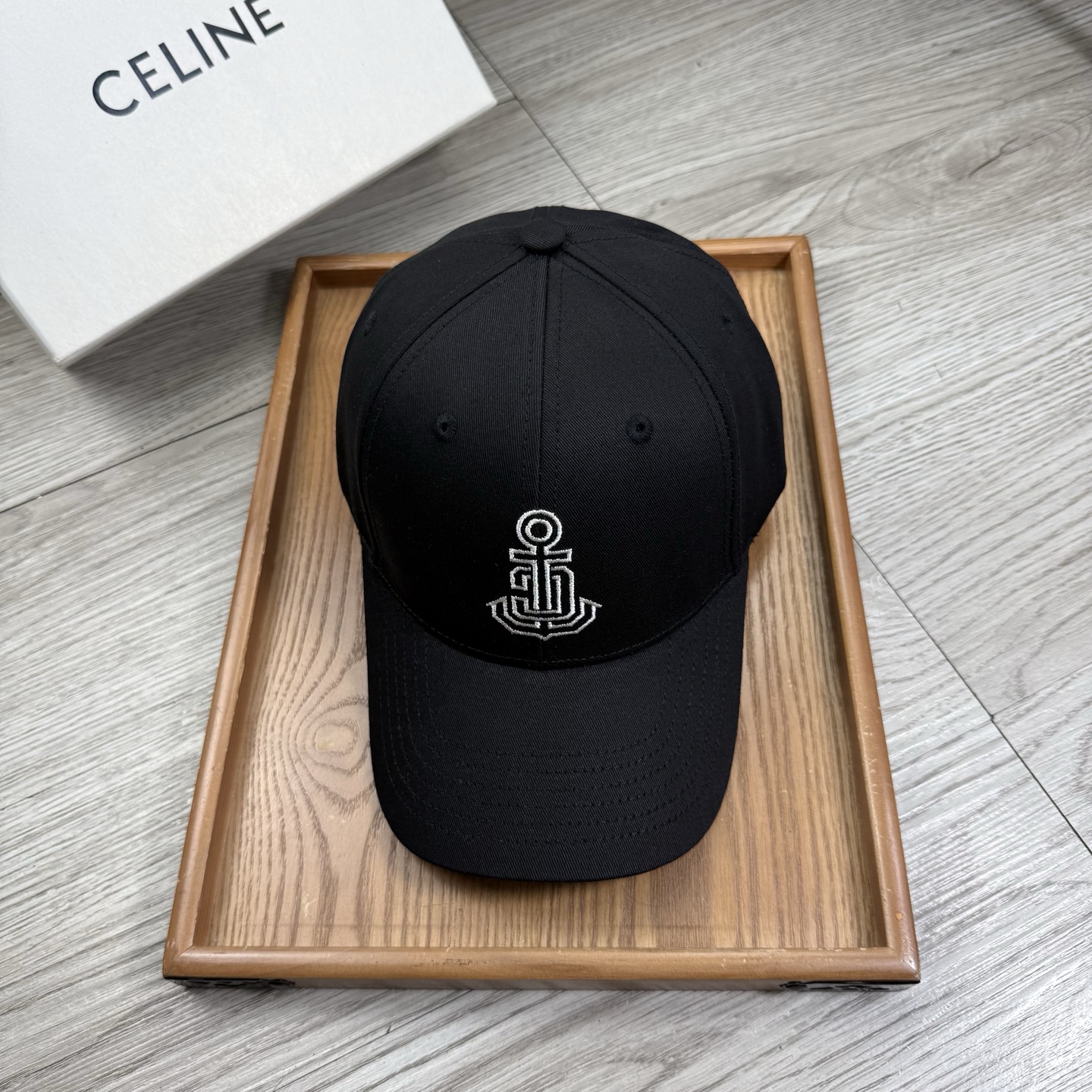 。赛琳。【配防尘袋】新品棒球帽！材质：纯棉！透气性好！春天挡风，夏天防晒必备单品！颜色大气！款式新颖别致