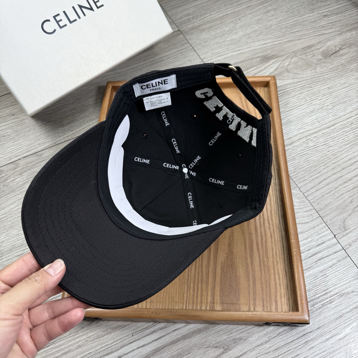 。赛琳。【配防尘袋】新品棒球帽！材质：纯棉！透气性好！春天挡风，夏天防晒必备单品！颜色大气！款式新颖别致