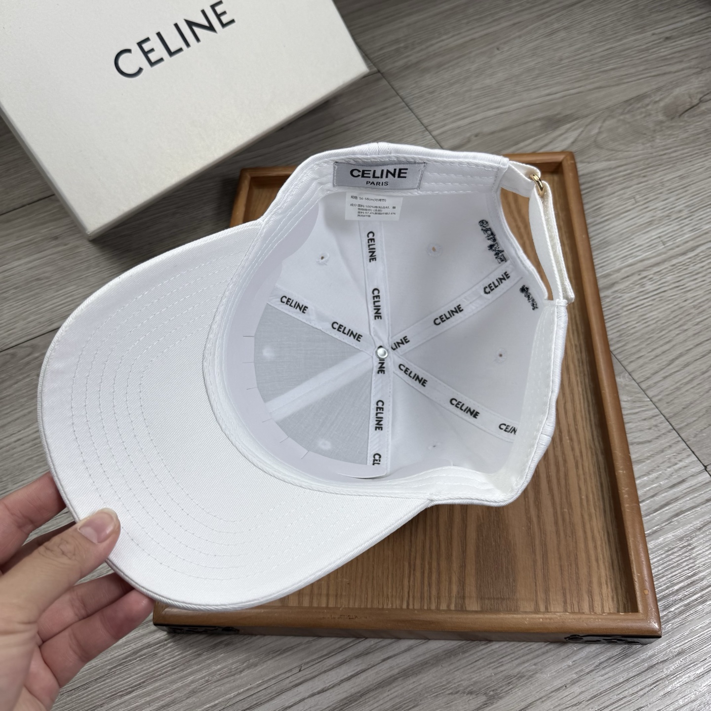 。赛琳。【配防尘袋】新品棒球帽！材质：纯棉！透气性好！春天挡风，夏天防晒必备单品！颜色大气！款式新颖别致