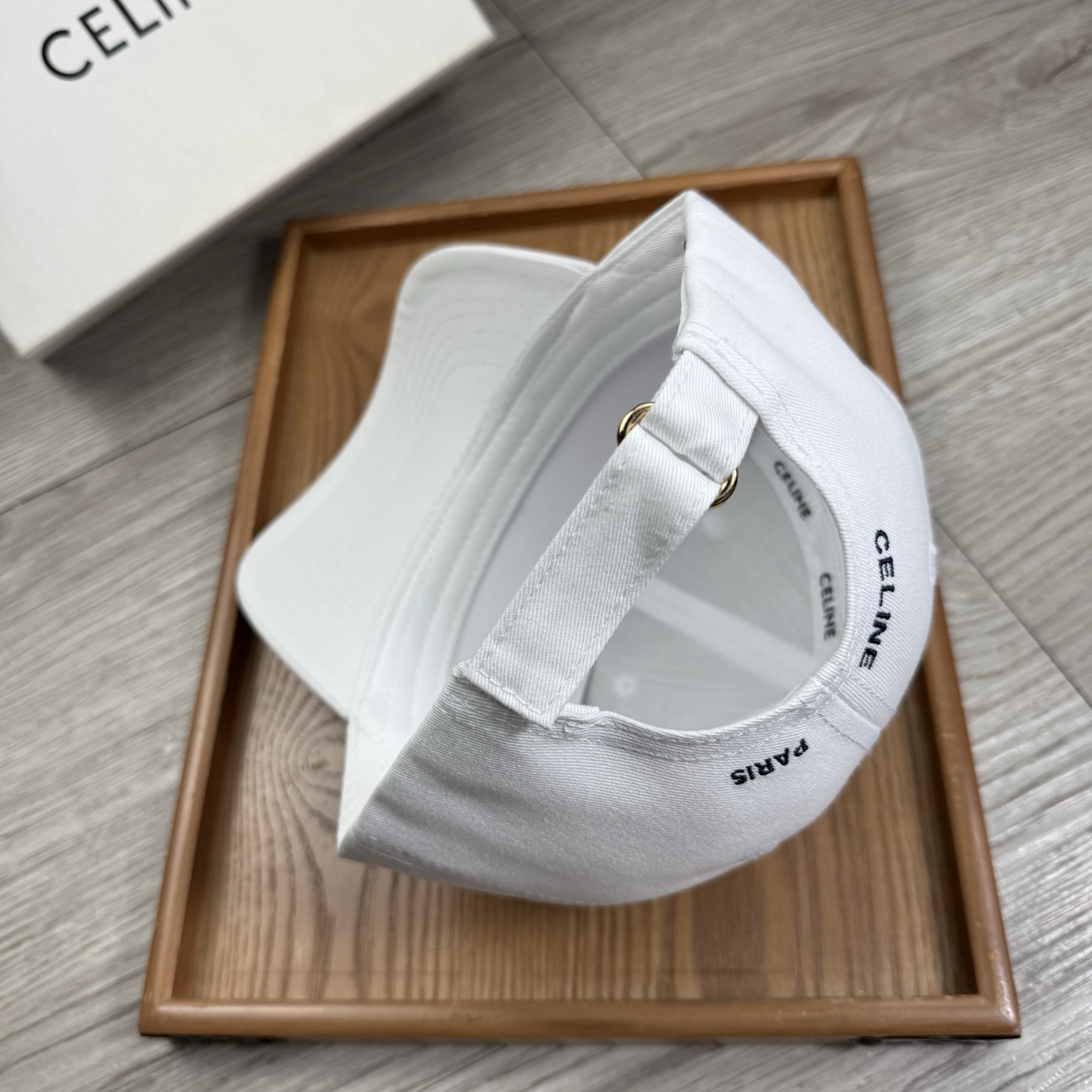 。赛琳。【配防尘袋】新品棒球帽！材质：纯棉！透气性好！春天挡风，夏天防晒必备单品！颜色大气！款式新颖别致