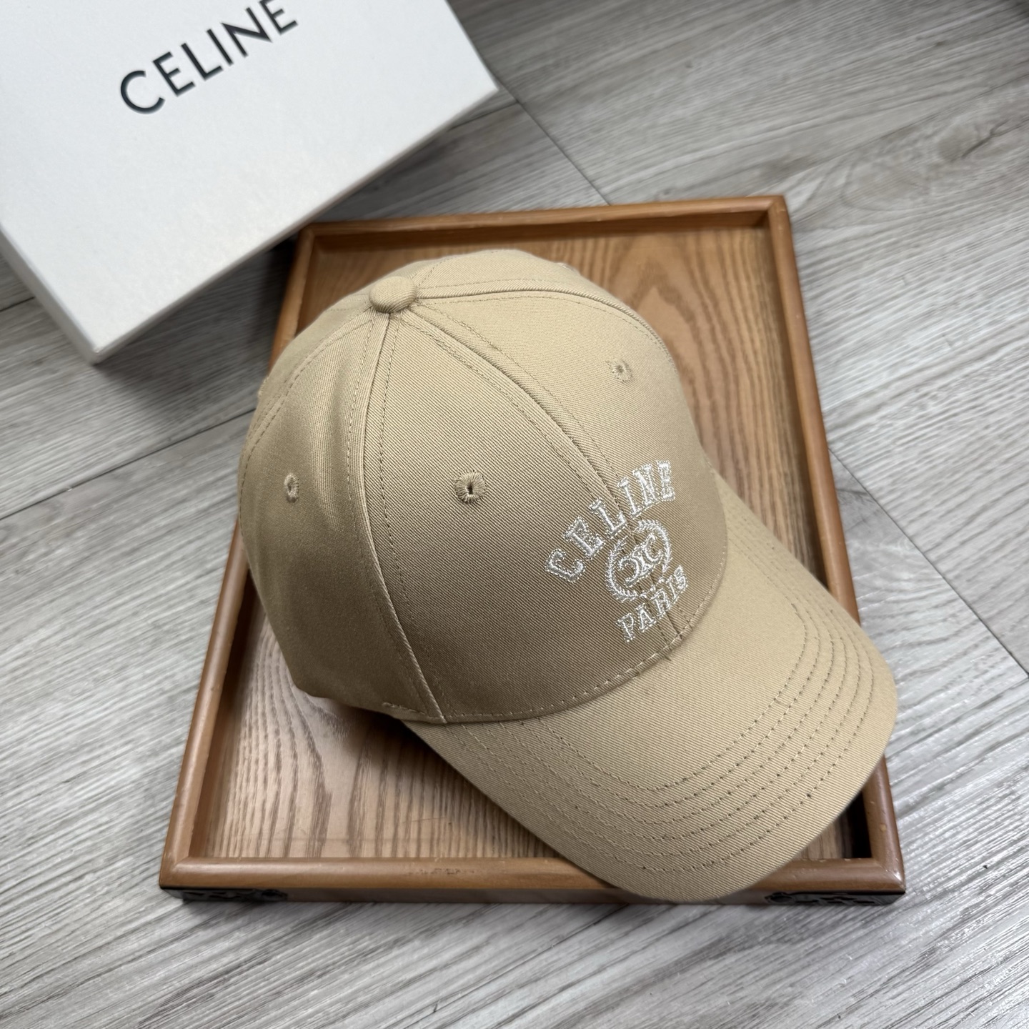 。赛琳。【配防尘袋】新品棒球帽！材质：纯棉！透气性好！春天挡风，夏天防晒必备单品！颜色大气！款式新颖别致