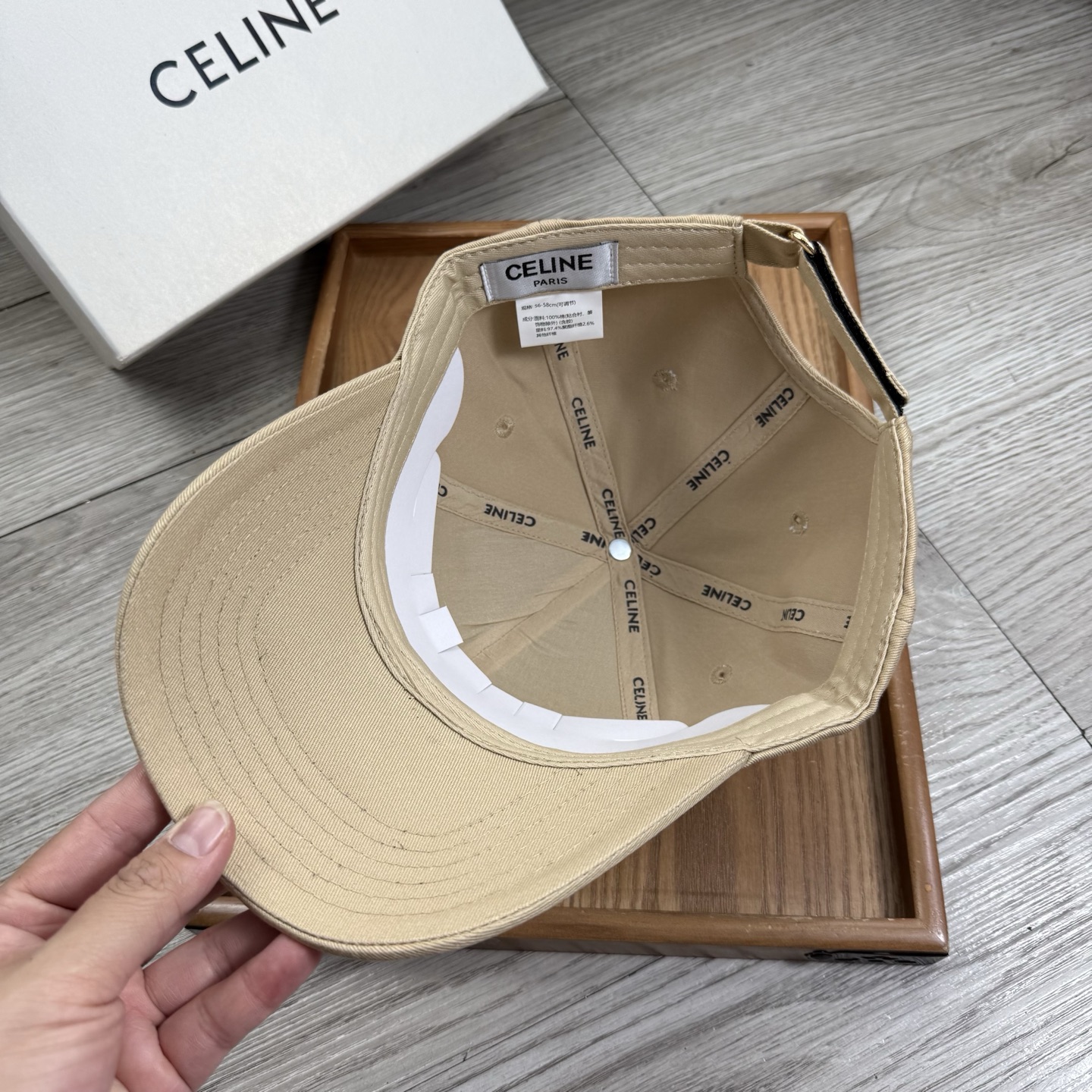。赛琳。【配防尘袋】新品棒球帽！材质：纯棉！透气性好！春天挡风，夏天防晒必备单品！颜色大气！款式新颖别致