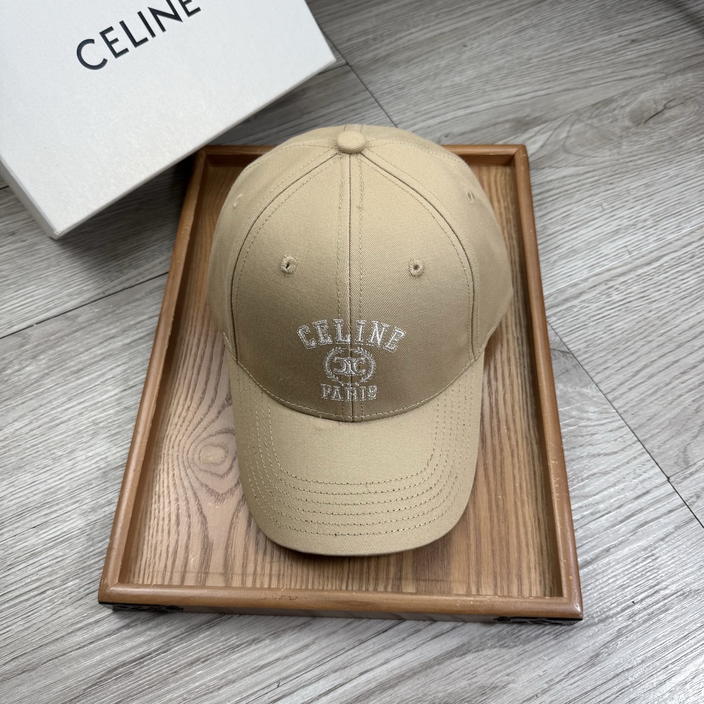 。赛琳。【配防尘袋】新品棒球帽！材质：纯棉！透气性好！春天挡风，夏天防晒必备单品！颜色大气！款式新颖别致