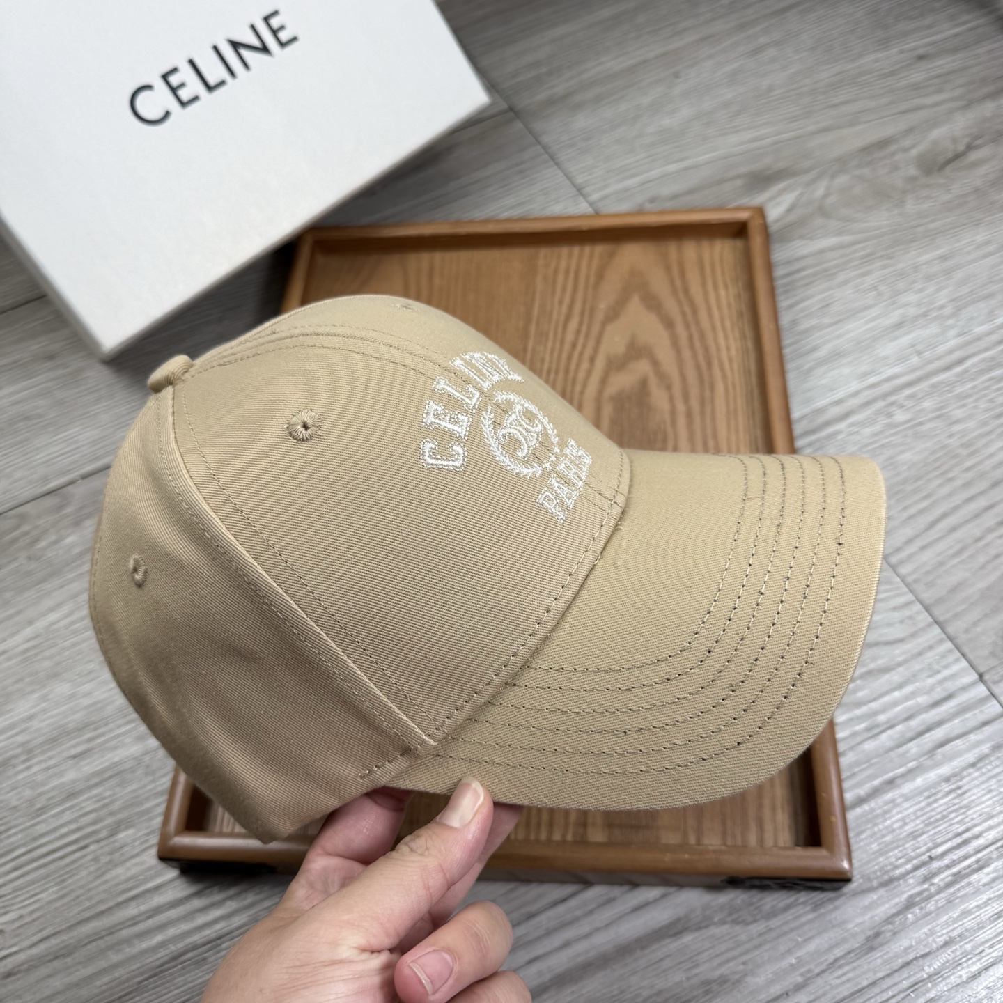 。赛琳。【配防尘袋】新品棒球帽！材质：纯棉！透气性好！春天挡风，夏天防晒必备单品！颜色大气！款式新颖别致
