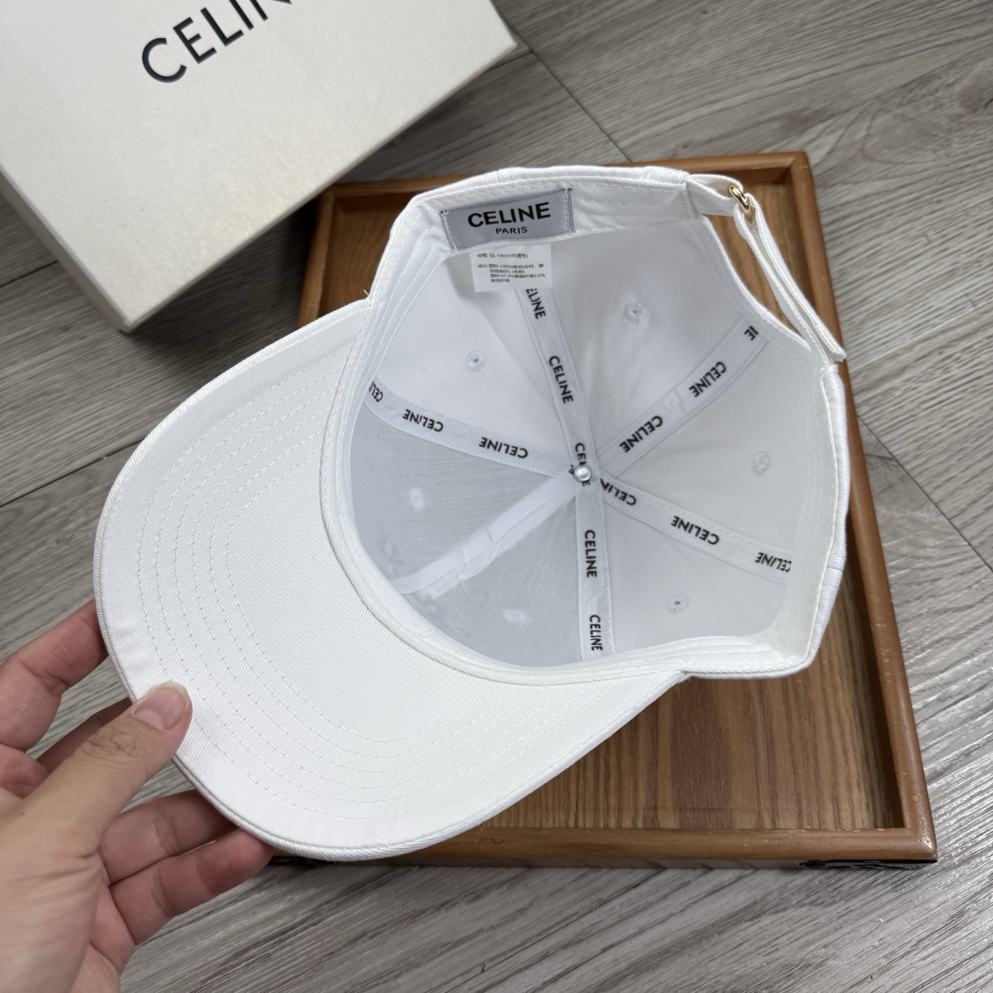 。赛琳。【配防尘袋】新品棒球帽！材质：纯棉！透气性好！春天挡风，夏天防晒必备单品！颜色大气！款式新颖别致