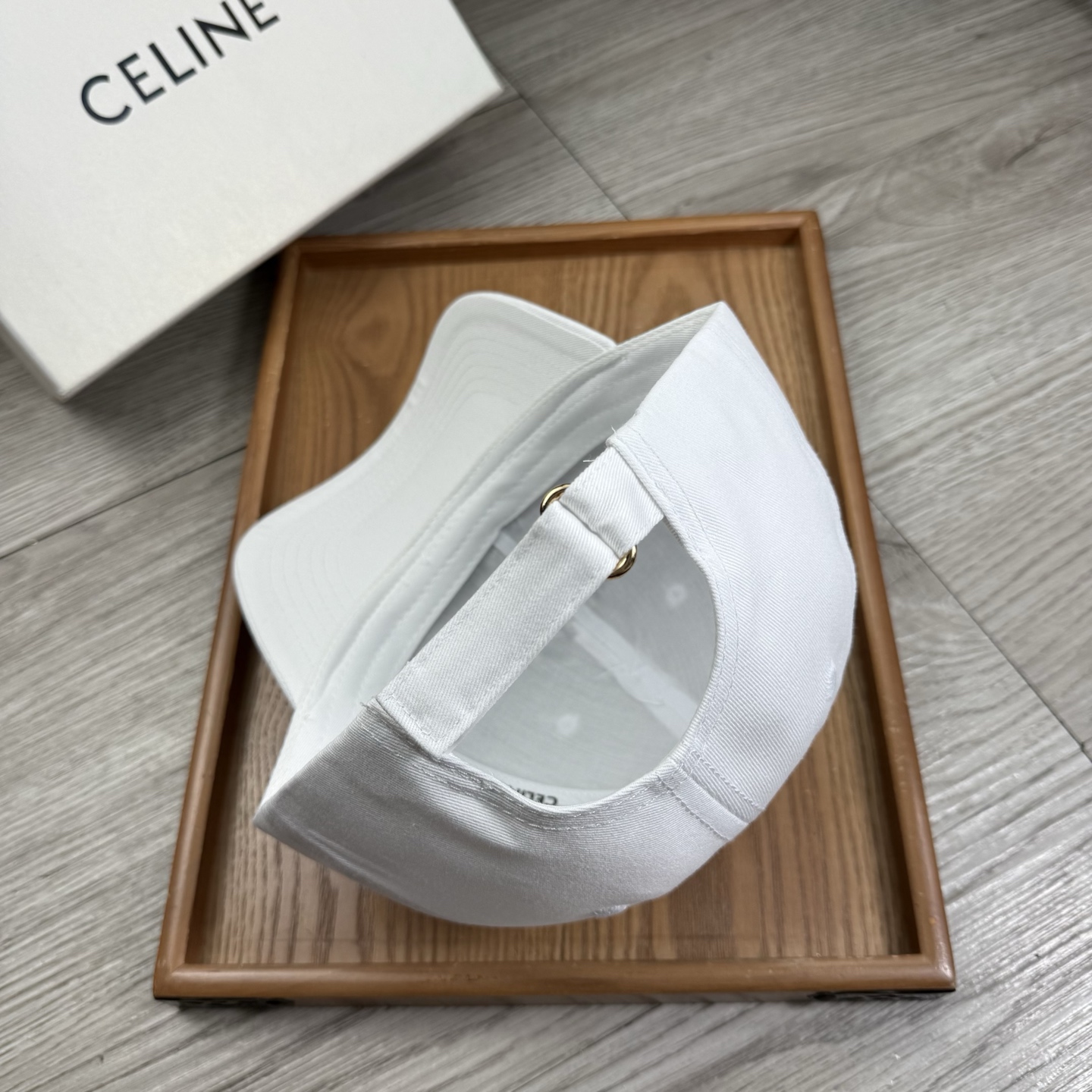。赛琳。【配防尘袋】新品棒球帽！材质：纯棉！透气性好！春天挡风，夏天防晒必备单品！颜色大气！款式新颖别致