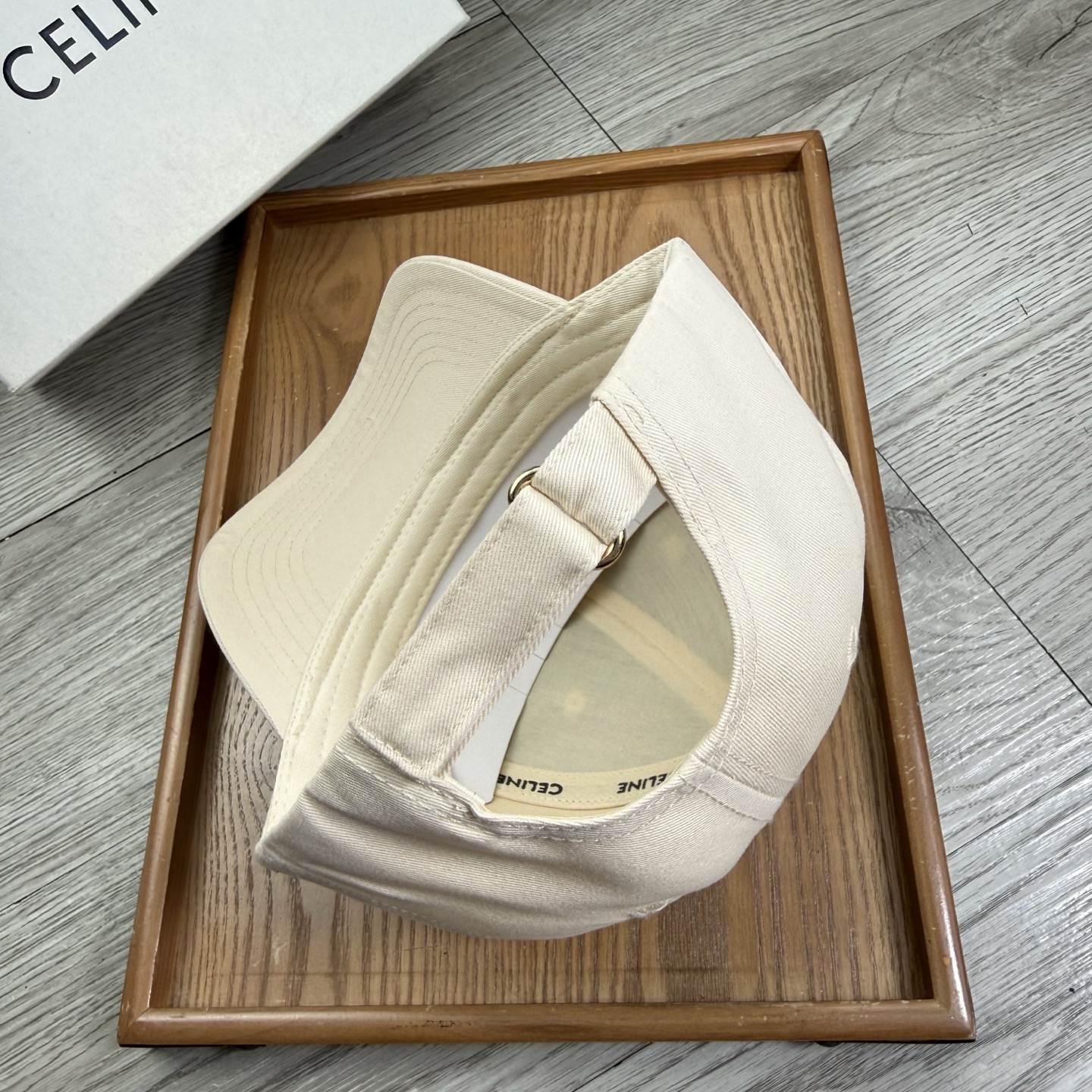 。赛琳。【配防尘袋】新品棒球帽！材质：纯棉！透气性好！春天挡风，夏天防晒必备单品！颜色大气！款式新颖别致