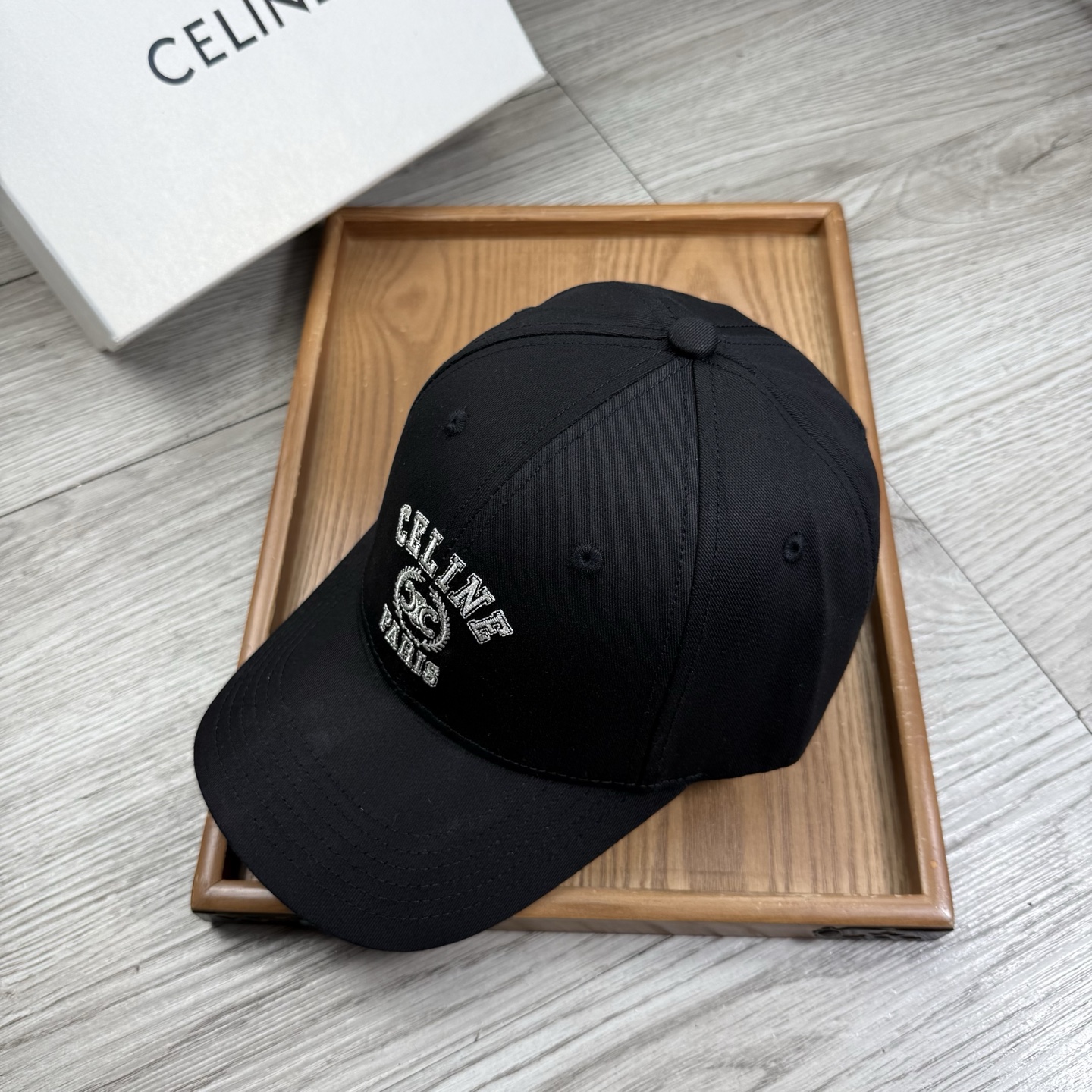。赛琳。【配防尘袋】新品棒球帽！材质：纯棉！透气性好！春天挡风，夏天防晒必备单品！颜色大气！款式新颖别致