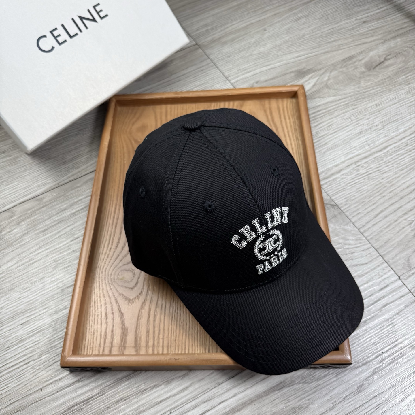。赛琳。【配防尘袋】新品棒球帽！材质：纯棉！透气性好！春天挡风，夏天防晒必备单品！颜色大气！款式新颖别致