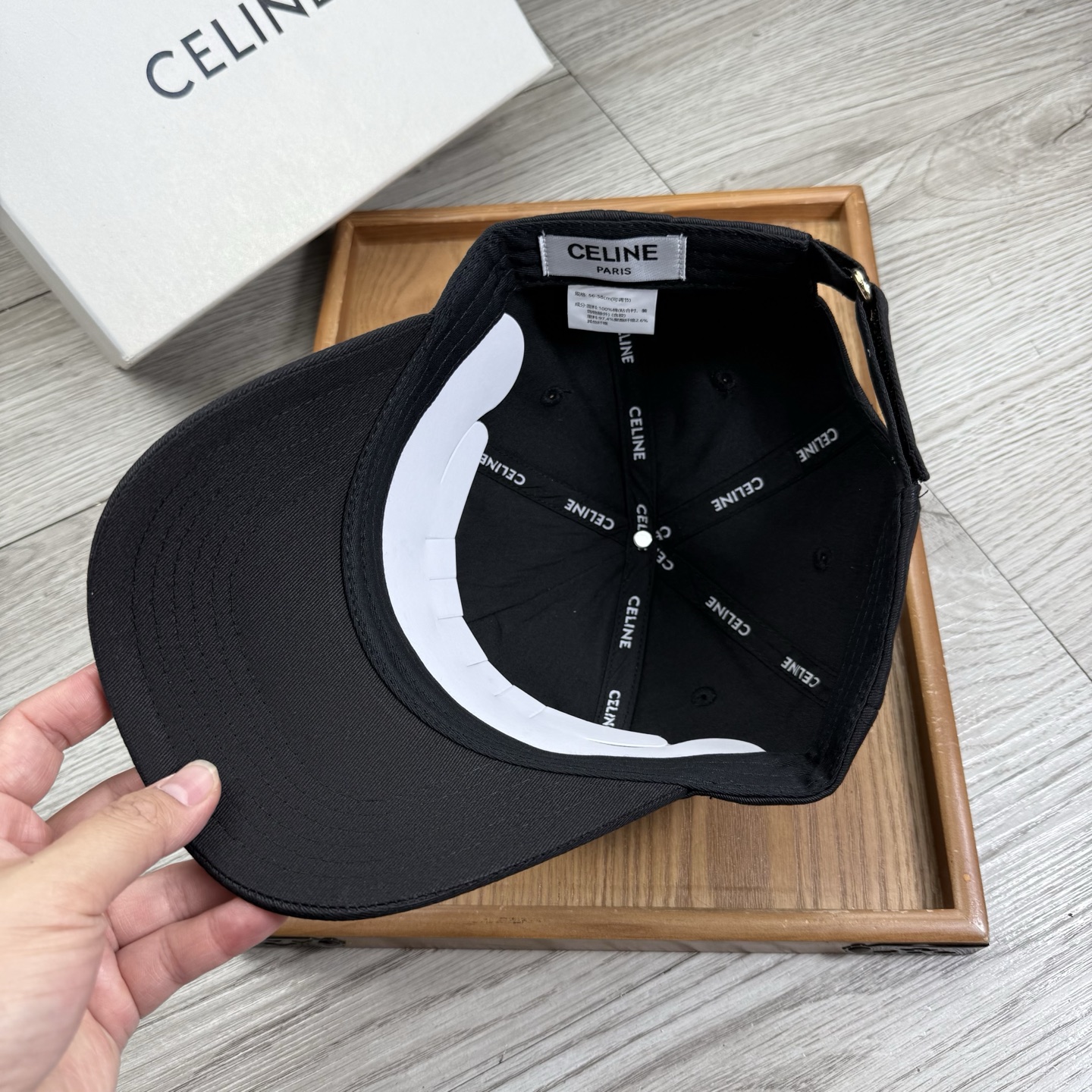 。赛琳。【配防尘袋】新品棒球帽！材质：纯棉！透气性好！春天挡风，夏天防晒必备单品！颜色大气！款式新颖别致