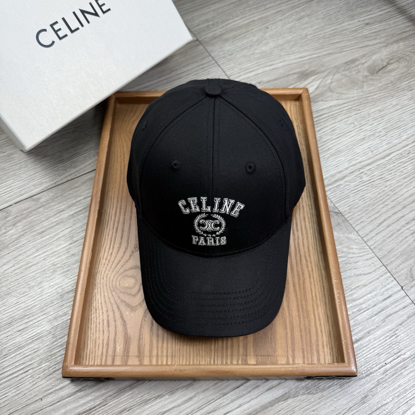 。赛琳。【配防尘袋】新品棒球帽！材质：纯棉！透气性好！春天挡风，夏天防晒必备单品！颜色大气！款式新颖别致