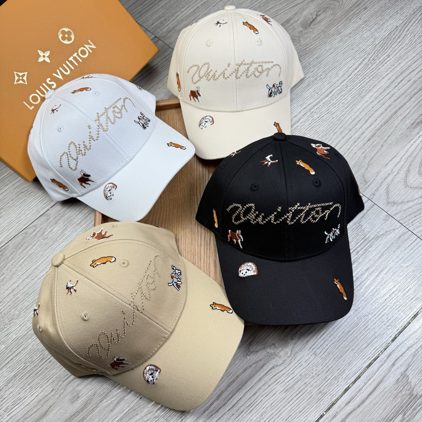 。L家。【配防尘袋】新品棒球帽！材质：纯棉！透气性好！春天挡风，夏天防晒必备单品！颜色大气！款式新颖别致