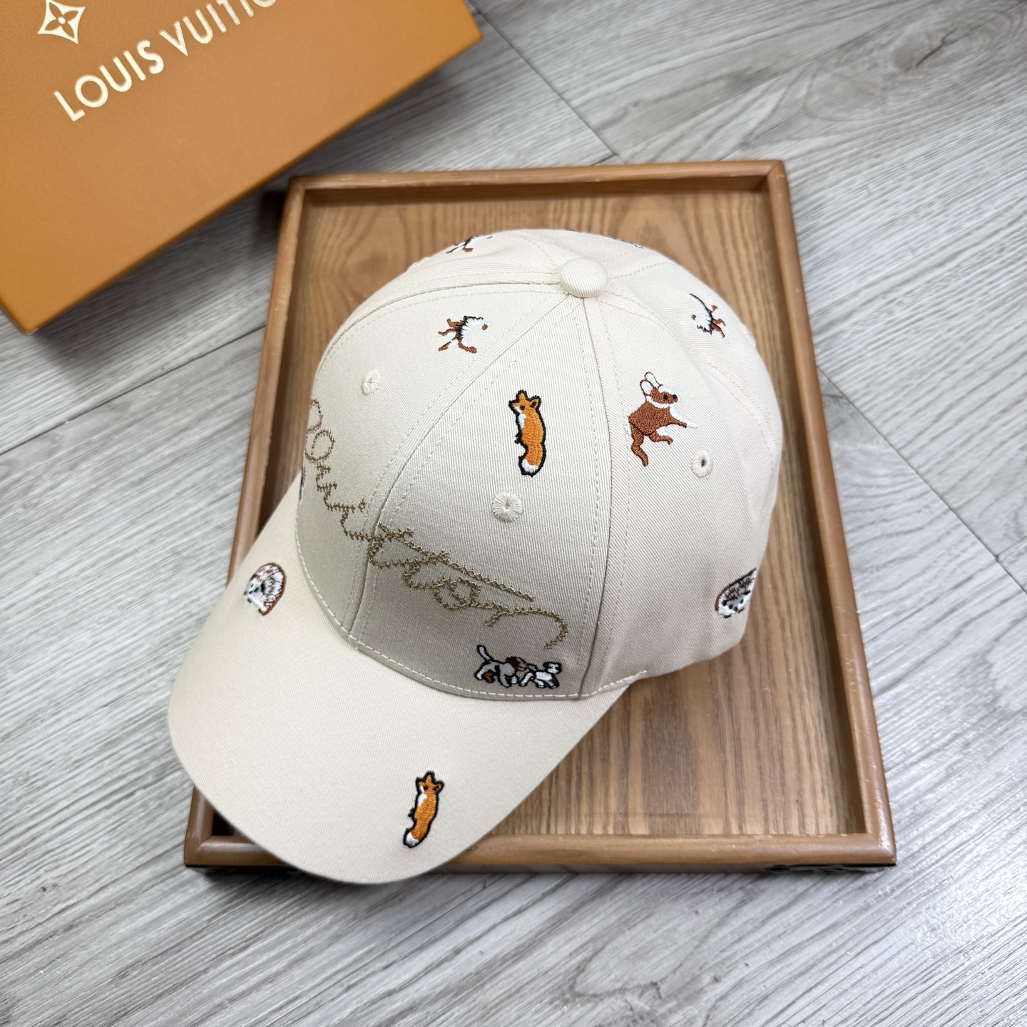 。L家。【配防尘袋】新品棒球帽！材质：纯棉！透气性好！春天挡风，夏天防晒必备单品！颜色大气！款式新颖别致