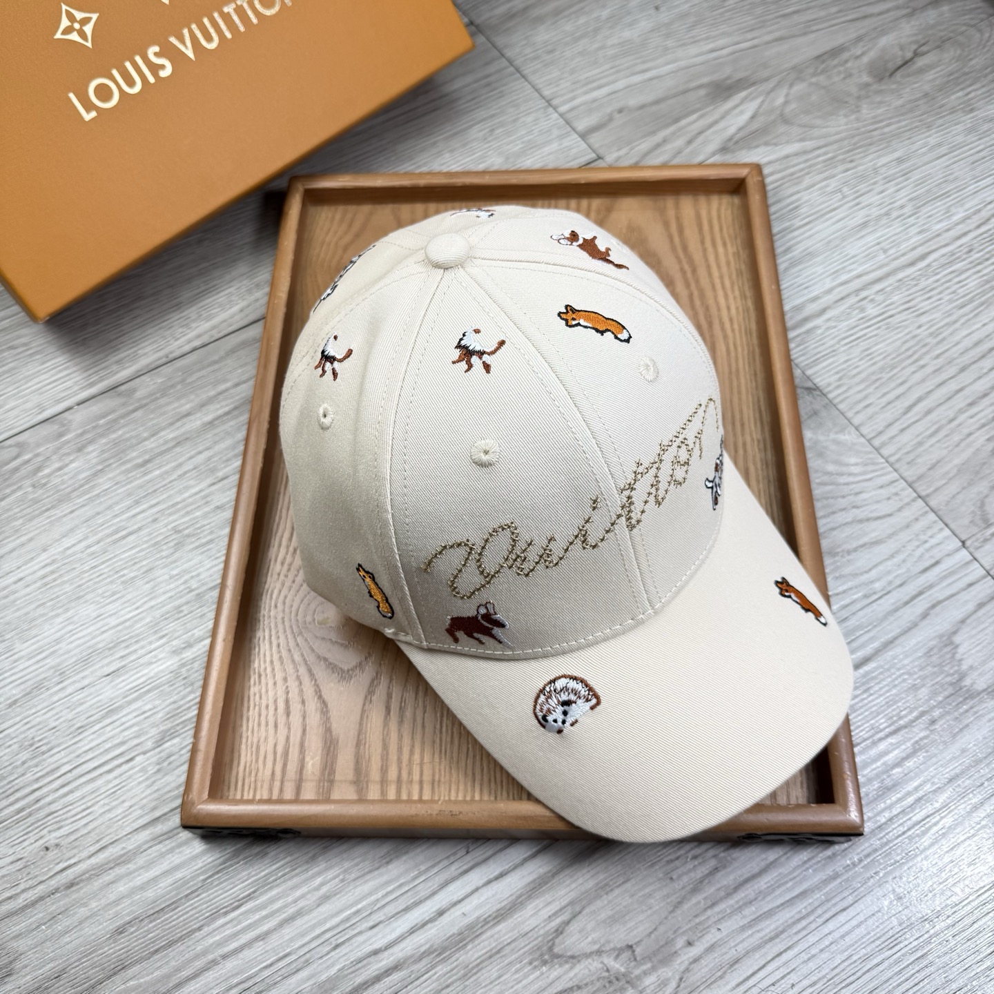 。L家。【配防尘袋】新品棒球帽！材质：纯棉！透气性好！春天挡风，夏天防晒必备单品！颜色大气！款式新颖别致