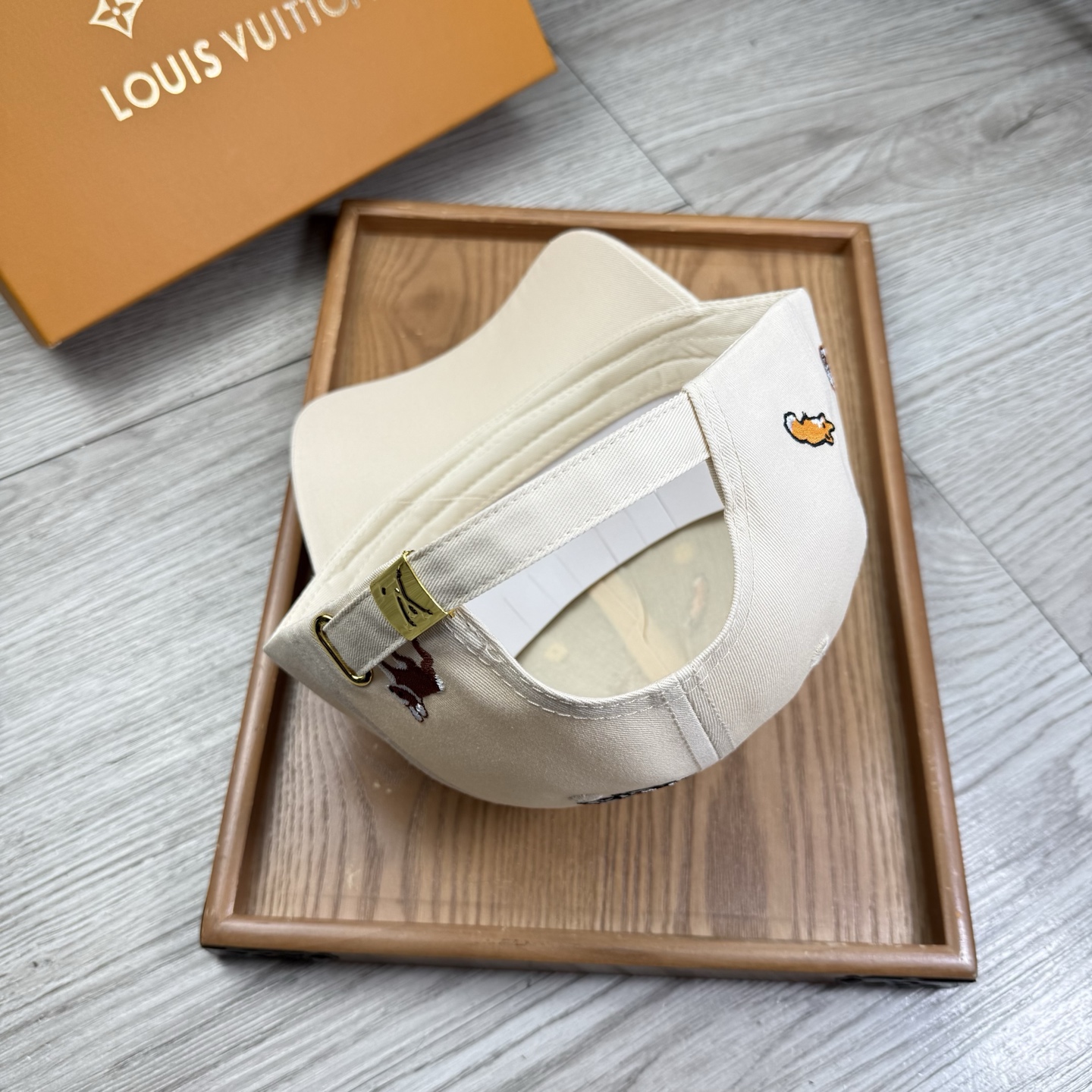 。L家。【配防尘袋】新品棒球帽！材质：纯棉！透气性好！春天挡风，夏天防晒必备单品！颜色大气！款式新颖别致
