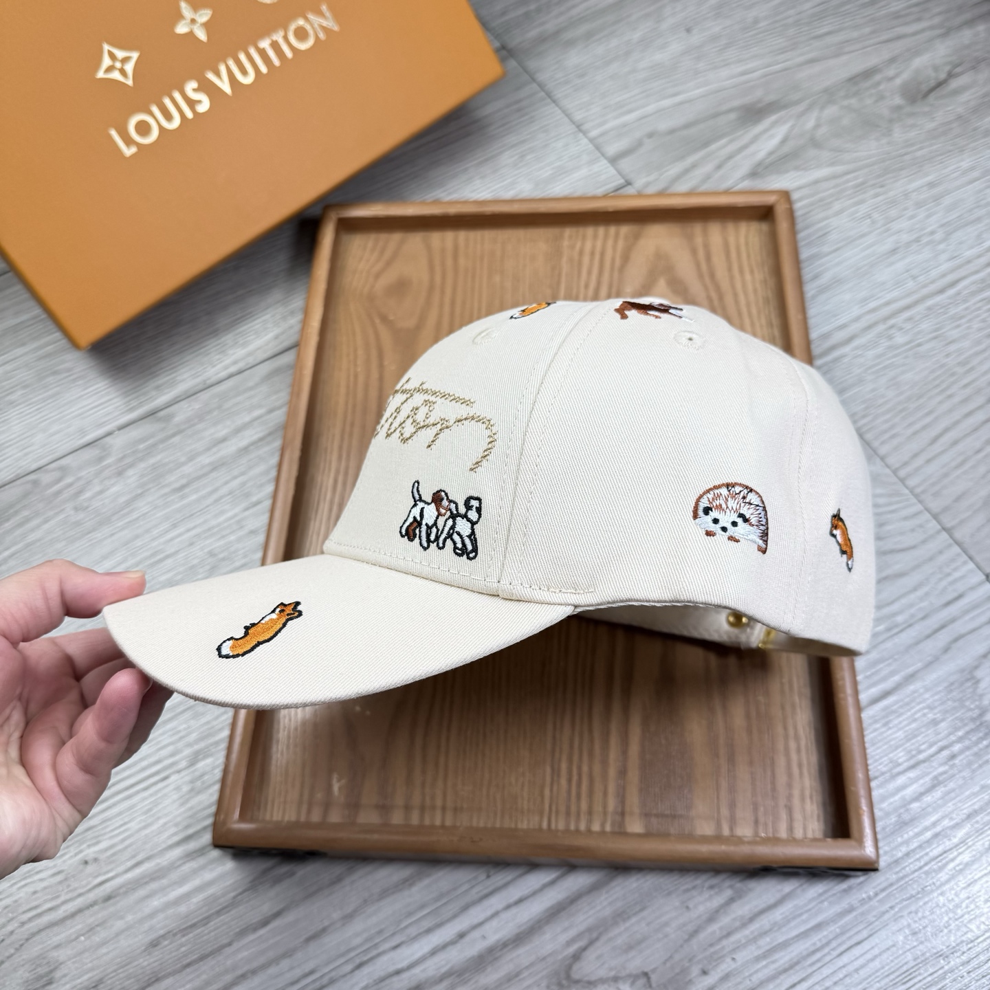 。L家。【配防尘袋】新品棒球帽！材质：纯棉！透气性好！春天挡风，夏天防晒必备单品！颜色大气！款式新颖别致