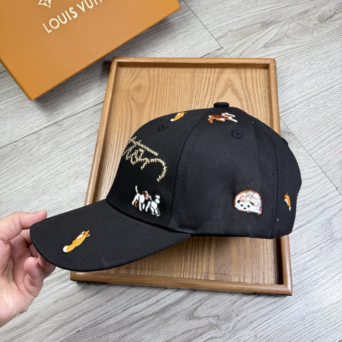 。L家。【配防尘袋】新品棒球帽！材质：纯棉！透气性好！春天挡风，夏天防晒必备单品！颜色大气！款式新颖别致