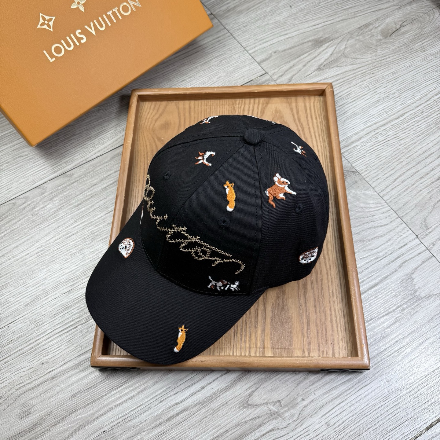 。L家。【配防尘袋】新品棒球帽！材质：纯棉！透气性好！春天挡风，夏天防晒必备单品！颜色大气！款式新颖别致