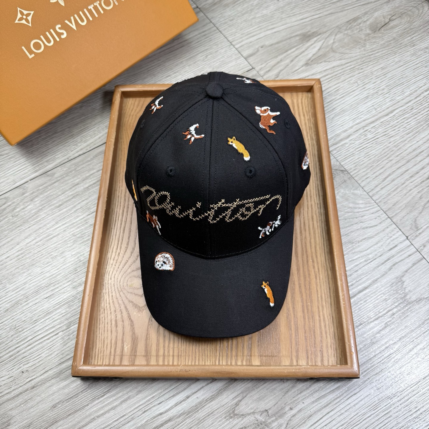 。L家。【配防尘袋】新品棒球帽！材质：纯棉！透气性好！春天挡风，夏天防晒必备单品！颜色大气！款式新颖别致