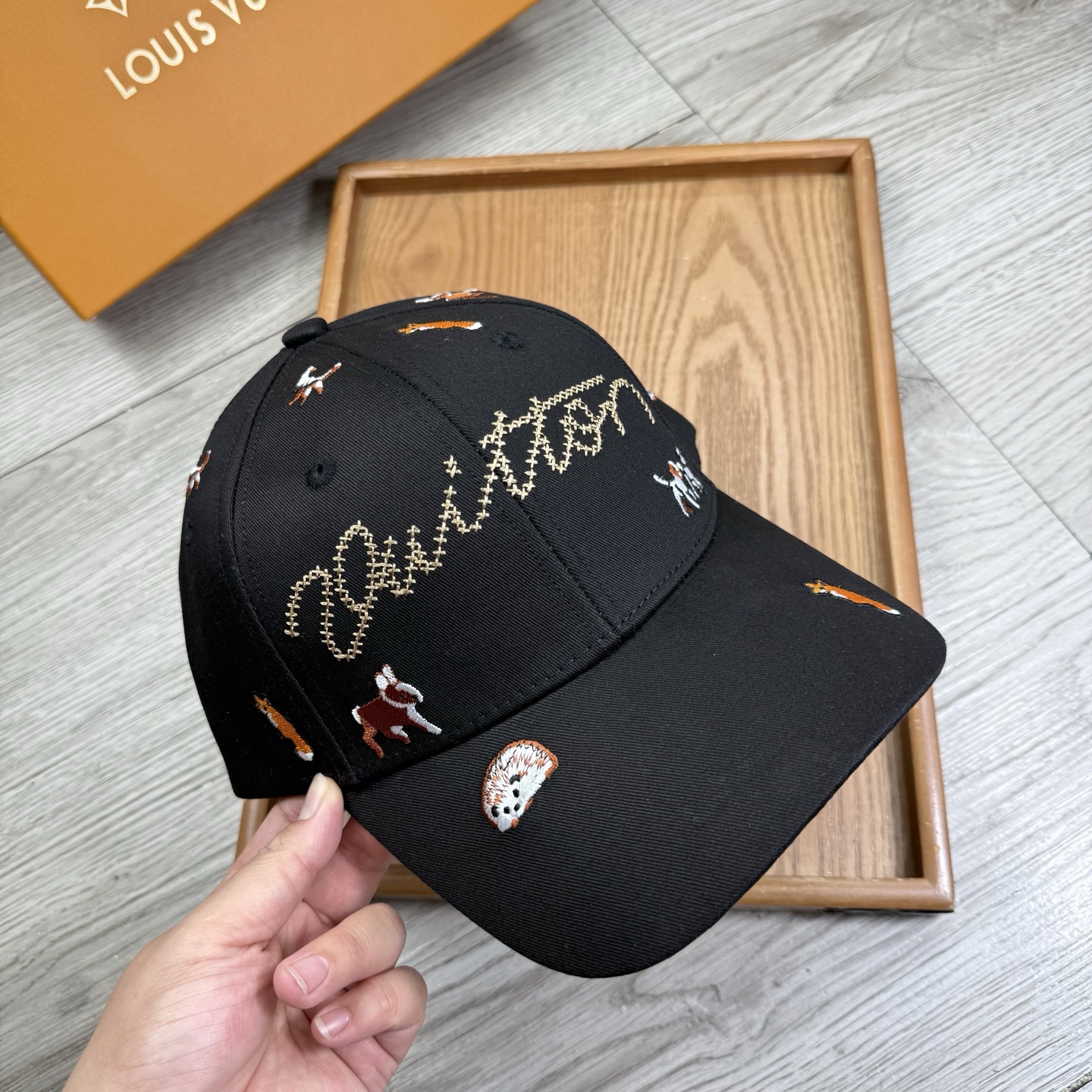 。L家。【配防尘袋】新品棒球帽！材质：纯棉！透气性好！春天挡风，夏天防晒必备单品！颜色大气！款式新颖别致