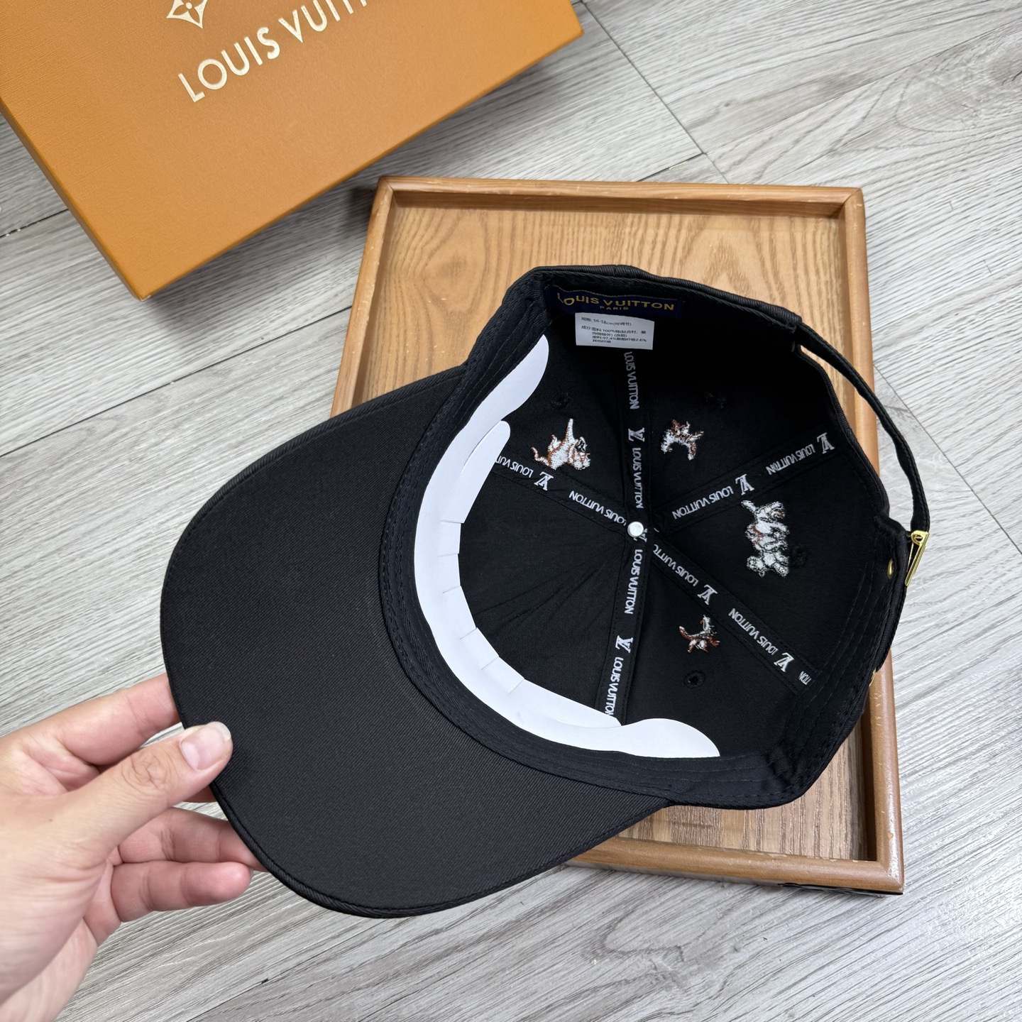 。L家。【配防尘袋】新品棒球帽！材质：纯棉！透气性好！春天挡风，夏天防晒必备单品！颜色大气！款式新颖别致