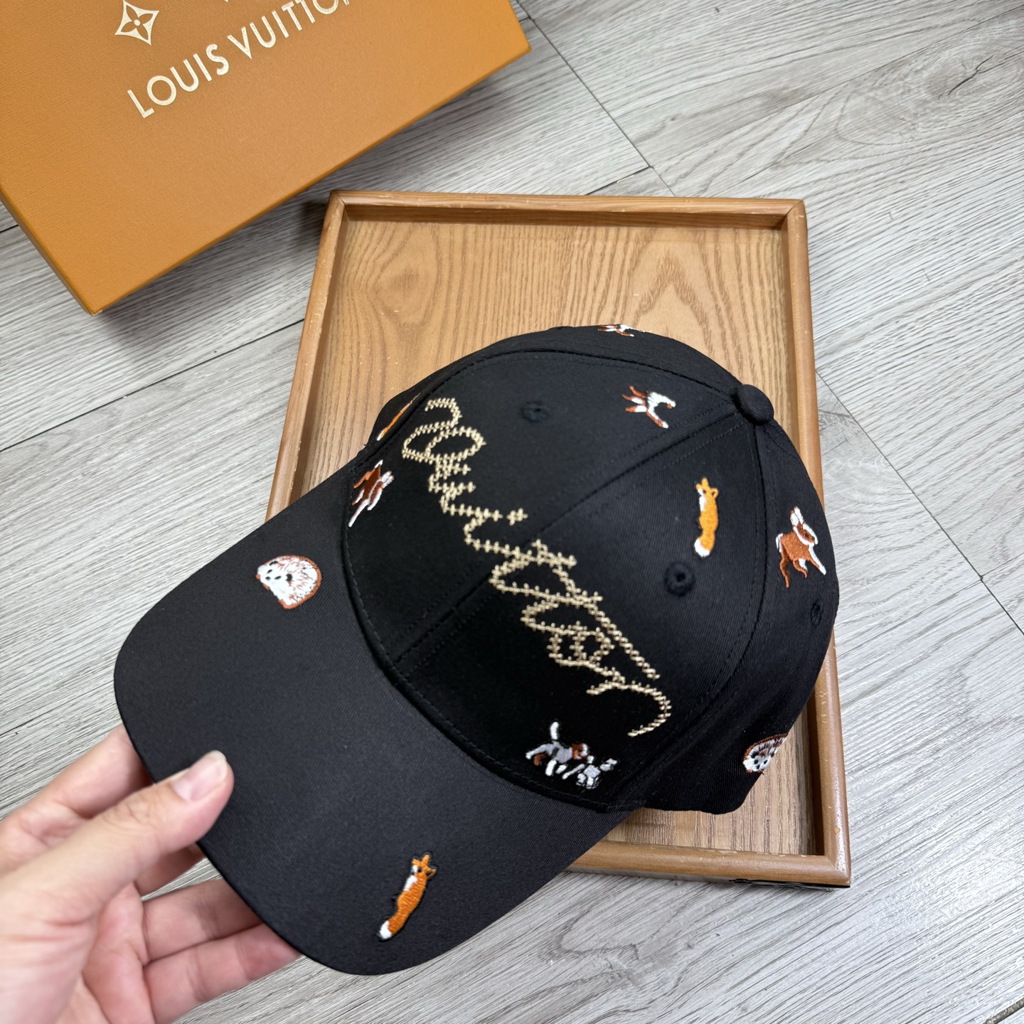 。L家。【配防尘袋】新品棒球帽！材质：纯棉！透气性好！春天挡风，夏天防晒必备单品！颜色大气！款式新颖别致