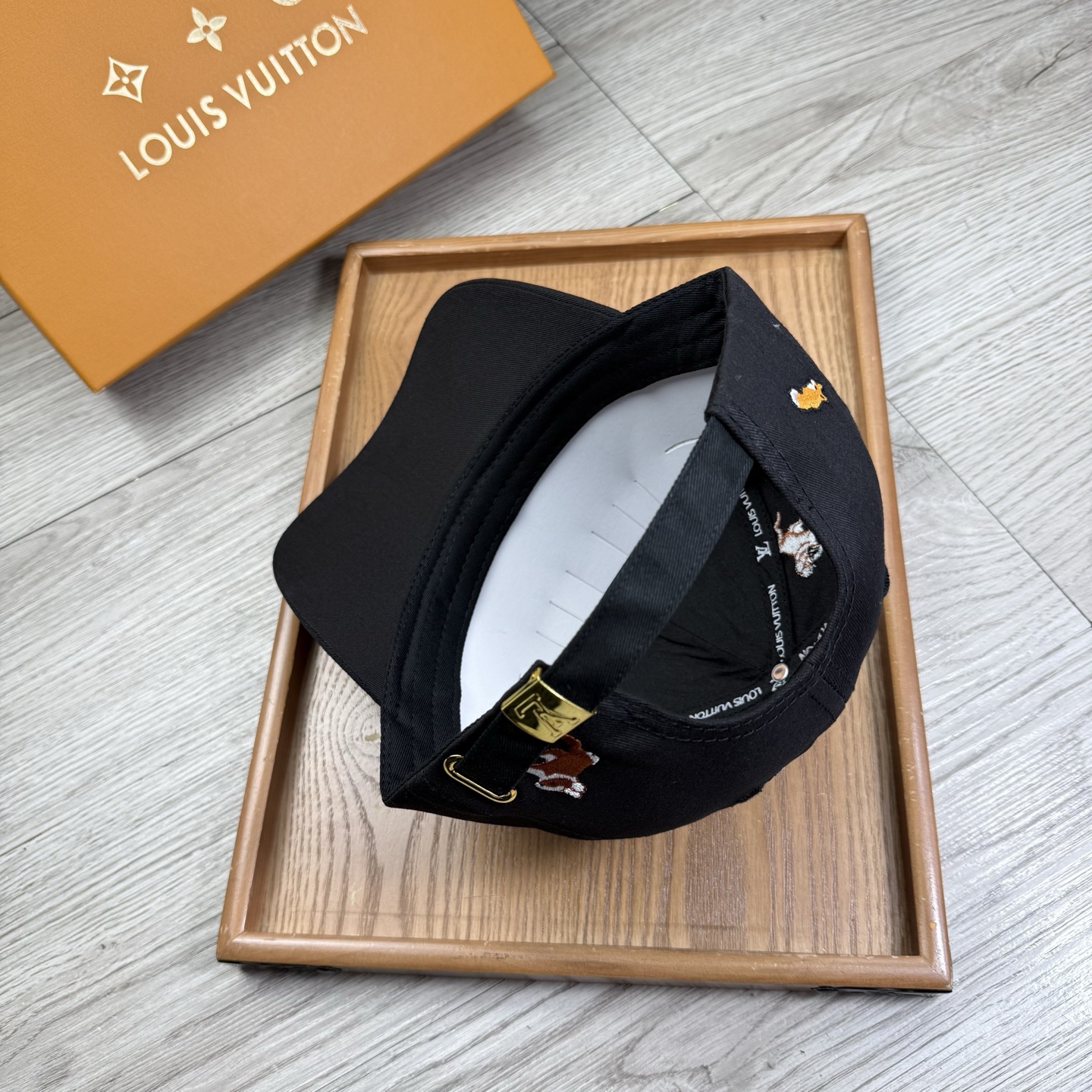 。L家。【配防尘袋】新品棒球帽！材质：纯棉！透气性好！春天挡风，夏天防晒必备单品！颜色大气！款式新颖别致