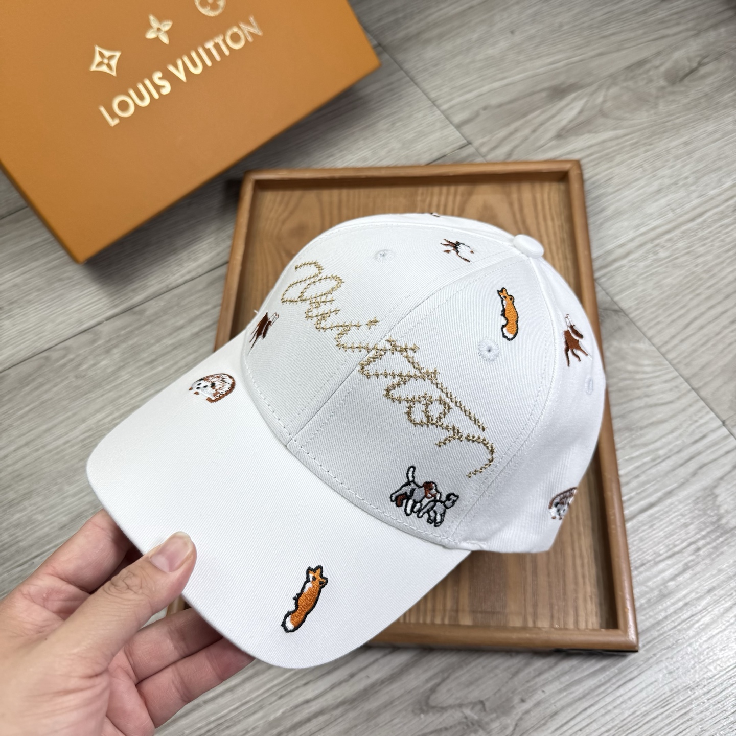 。L家。【配防尘袋】新品棒球帽！材质：纯棉！透气性好！春天挡风，夏天防晒必备单品！颜色大气！款式新颖别致
