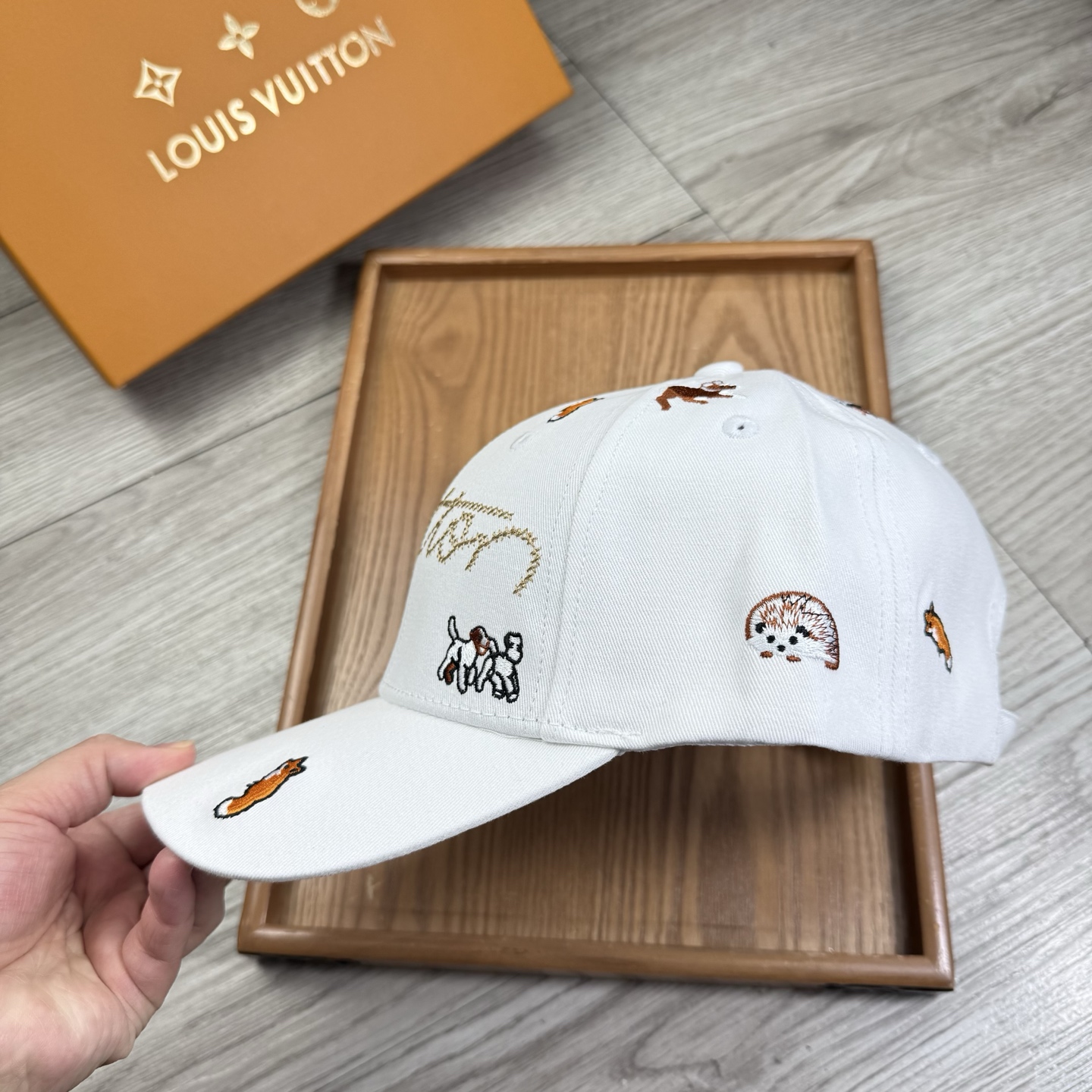 。L家。【配防尘袋】新品棒球帽！材质：纯棉！透气性好！春天挡风，夏天防晒必备单品！颜色大气！款式新颖别致