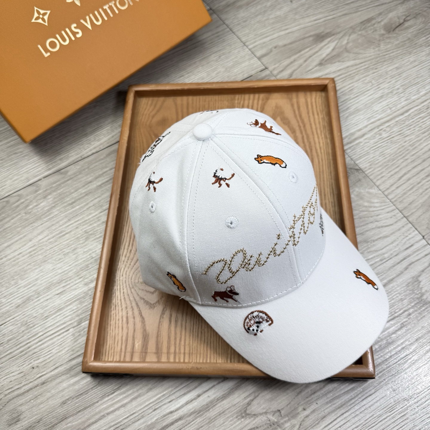 。L家。【配防尘袋】新品棒球帽！材质：纯棉！透气性好！春天挡风，夏天防晒必备单品！颜色大气！款式新颖别致