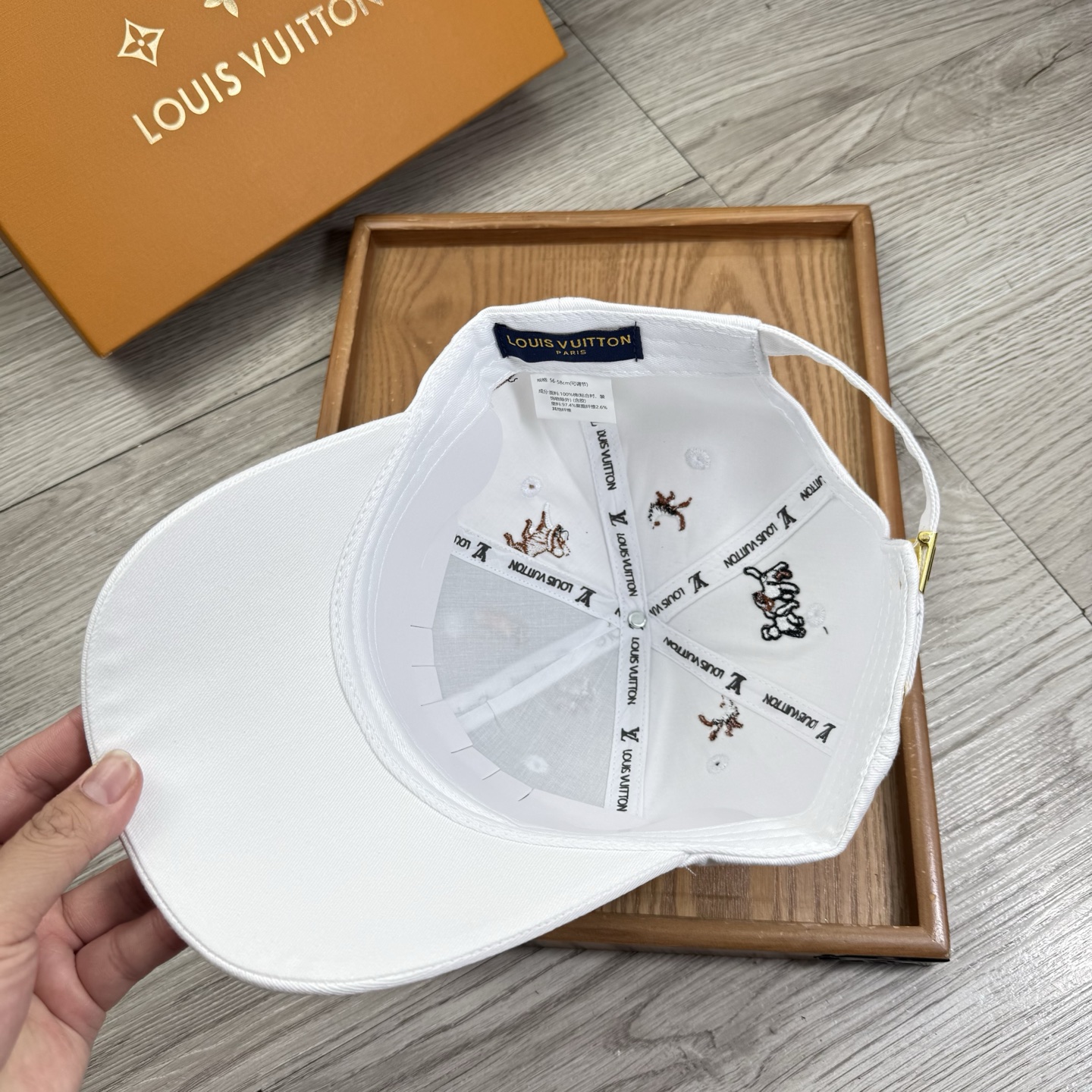 。L家。【配防尘袋】新品棒球帽！材质：纯棉！透气性好！春天挡风，夏天防晒必备单品！颜色大气！款式新颖别致