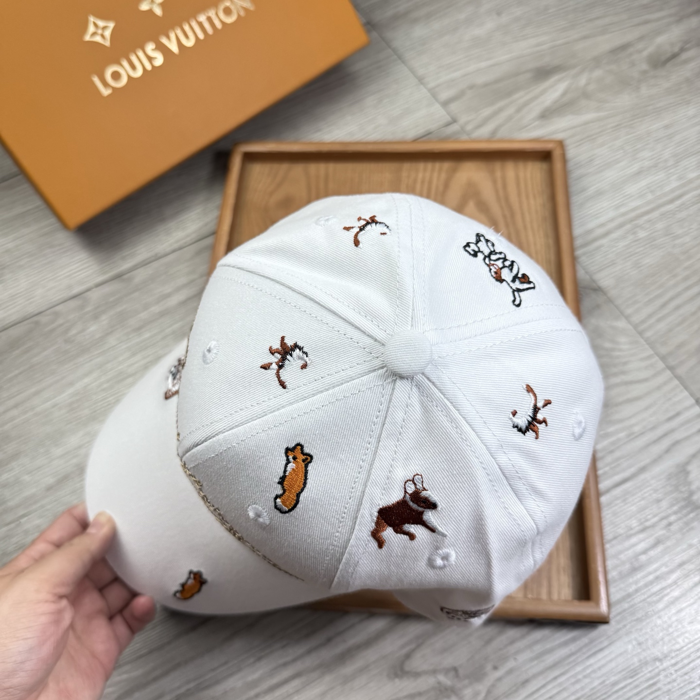 。L家。【配防尘袋】新品棒球帽！材质：纯棉！透气性好！春天挡风，夏天防晒必备单品！颜色大气！款式新颖别致