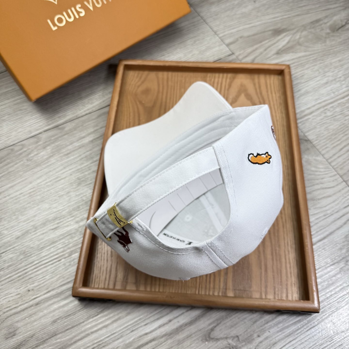 。L家。【配防尘袋】新品棒球帽！材质：纯棉！透气性好！春天挡风，夏天防晒必备单品！颜色大气！款式新颖别致
