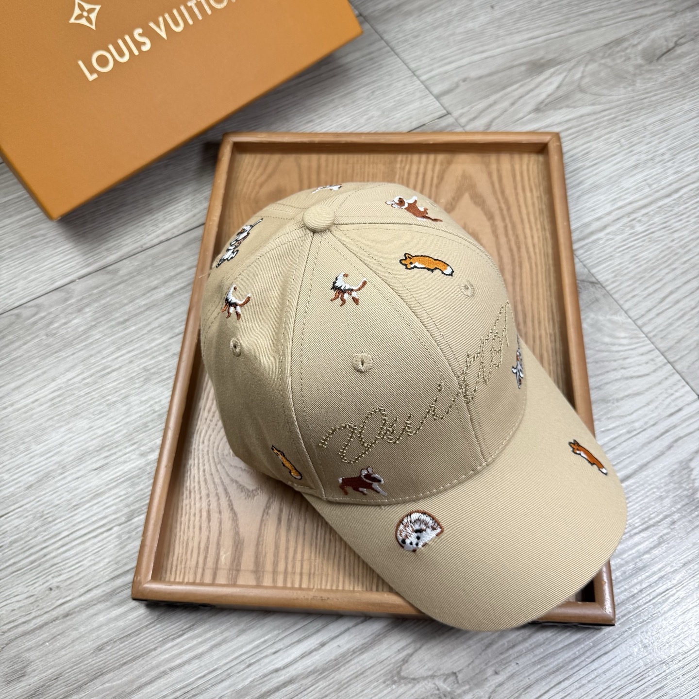。L家。【配防尘袋】新品棒球帽！材质：纯棉！透气性好！春天挡风，夏天防晒必备单品！颜色大气！款式新颖别致