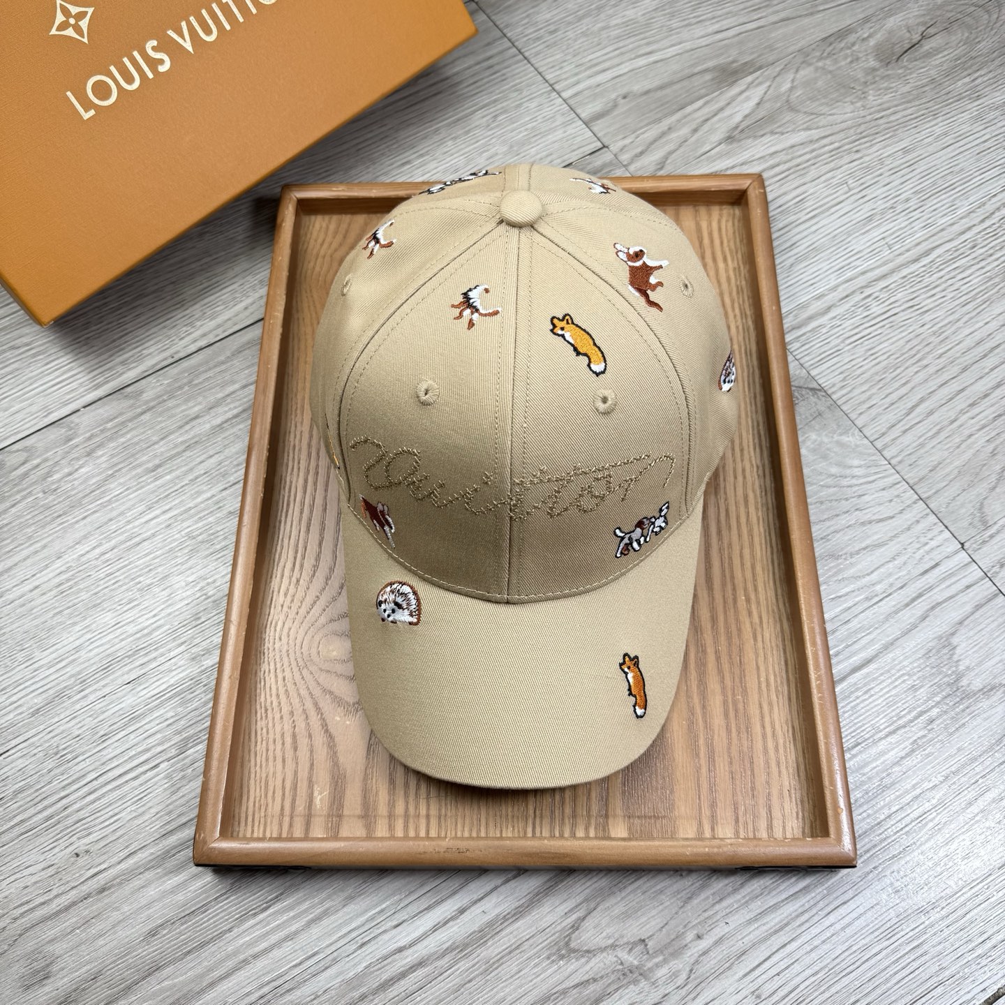 。L家。【配防尘袋】新品棒球帽！材质：纯棉！透气性好！春天挡风，夏天防晒必备单品！颜色大气！款式新颖别致