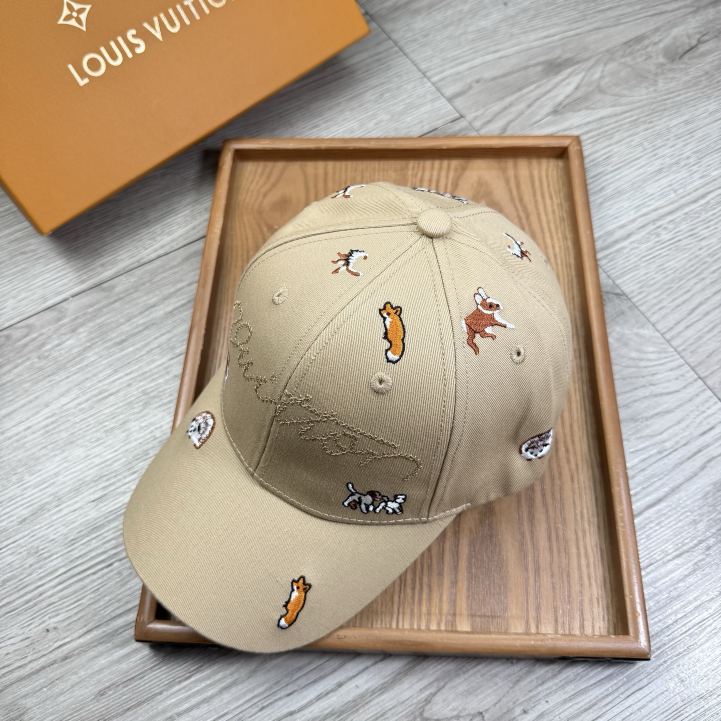 。L家。【配防尘袋】新品棒球帽！材质：纯棉！透气性好！春天挡风，夏天防晒必备单品！颜色大气！款式新颖别致