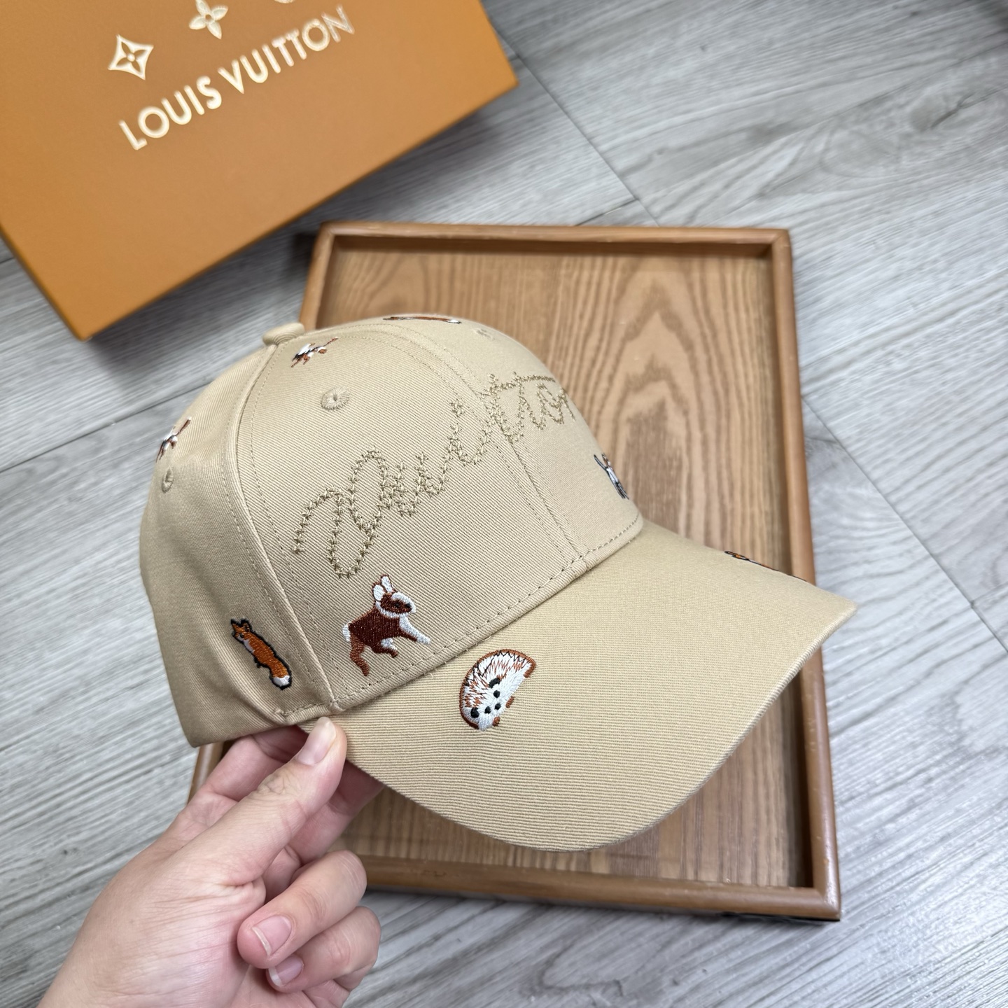 。L家。【配防尘袋】新品棒球帽！材质：纯棉！透气性好！春天挡风，夏天防晒必备单品！颜色大气！款式新颖别致