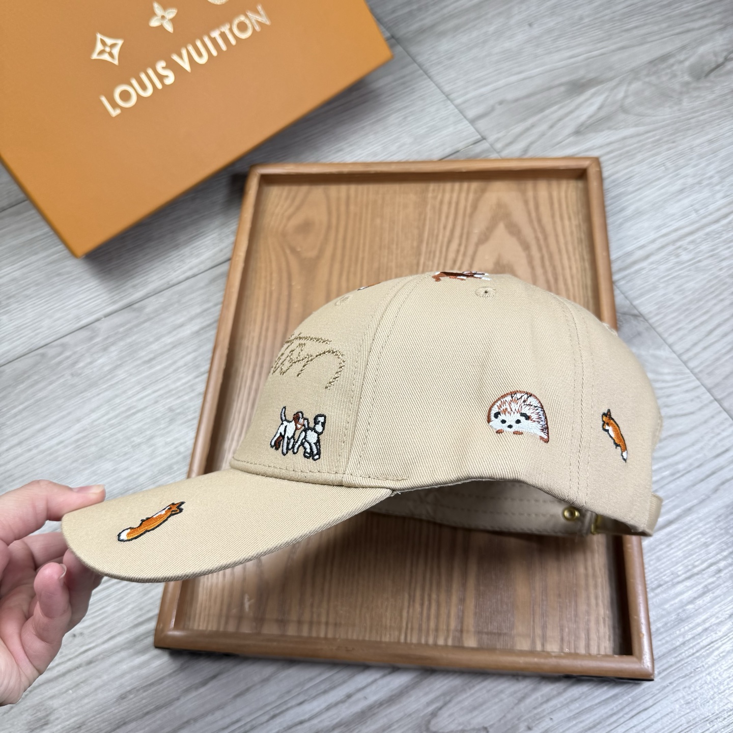 。L家。【配防尘袋】新品棒球帽！材质：纯棉！透气性好！春天挡风，夏天防晒必备单品！颜色大气！款式新颖别致