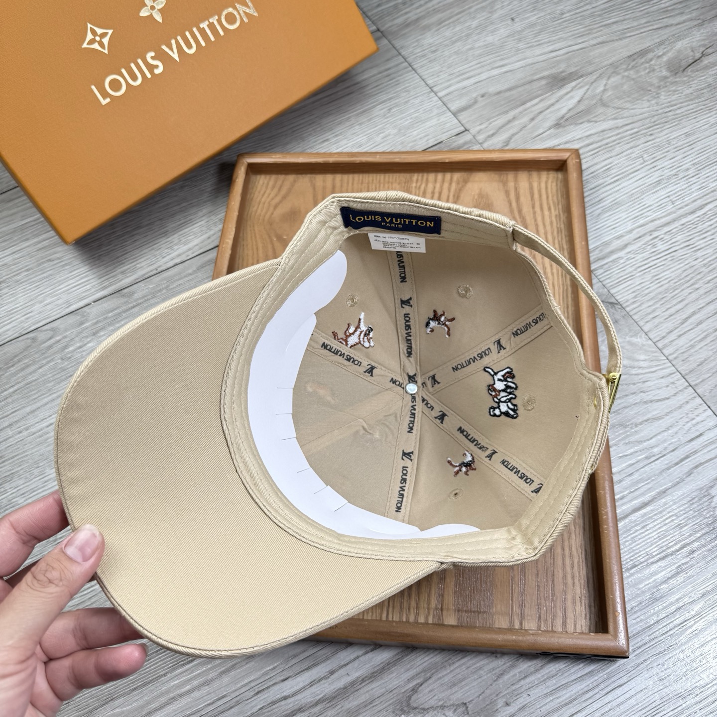 。L家。【配防尘袋】新品棒球帽！材质：纯棉！透气性好！春天挡风，夏天防晒必备单品！颜色大气！款式新颖别致