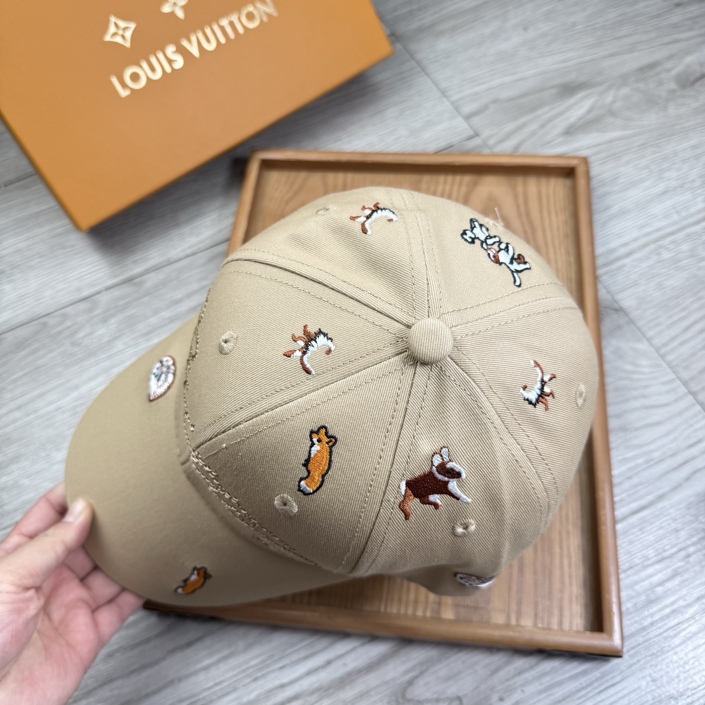 。L家。【配防尘袋】新品棒球帽！材质：纯棉！透气性好！春天挡风，夏天防晒必备单品！颜色大气！款式新颖别致