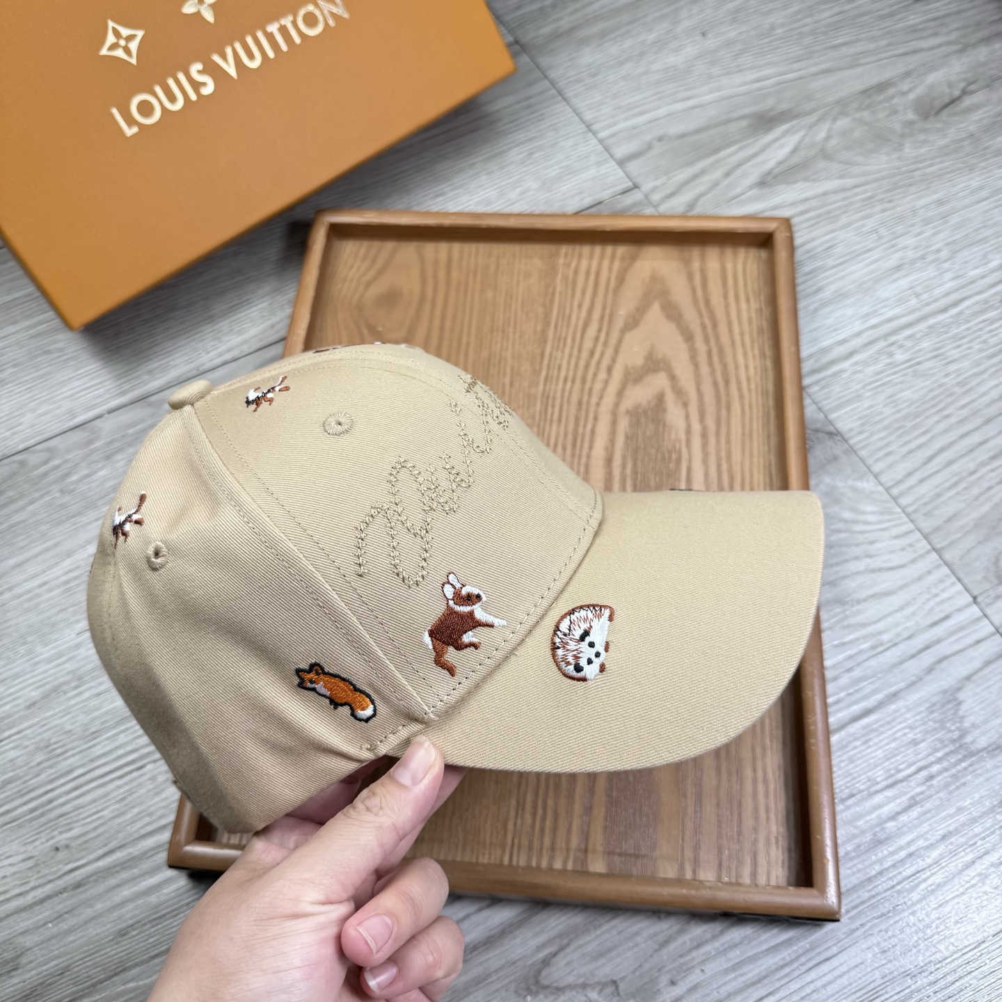 。L家。【配防尘袋】新品棒球帽！材质：纯棉！透气性好！春天挡风，夏天防晒必备单品！颜色大气！款式新颖别致