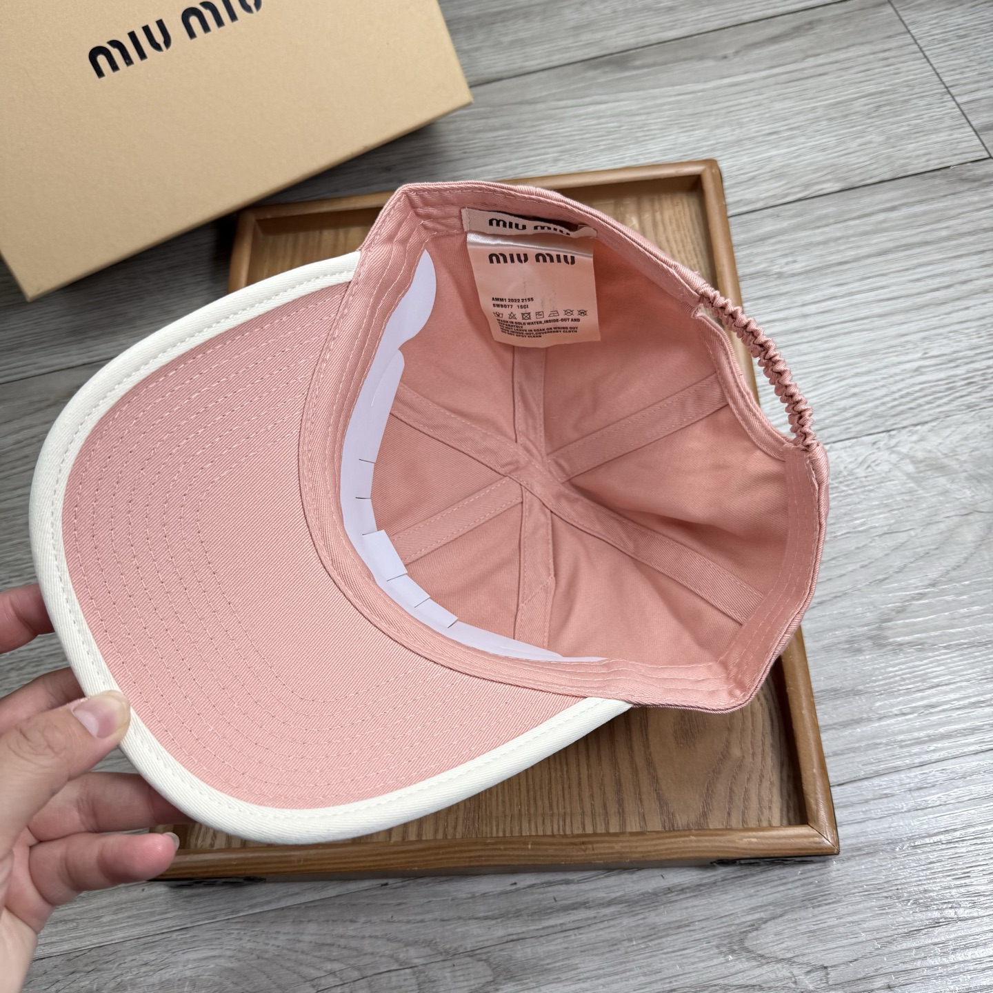 。miumiu。【配防尘袋】新品棒球帽！材质：纯棉！透气性好！春天挡风，夏天防晒必备单品！颜色大气！款式