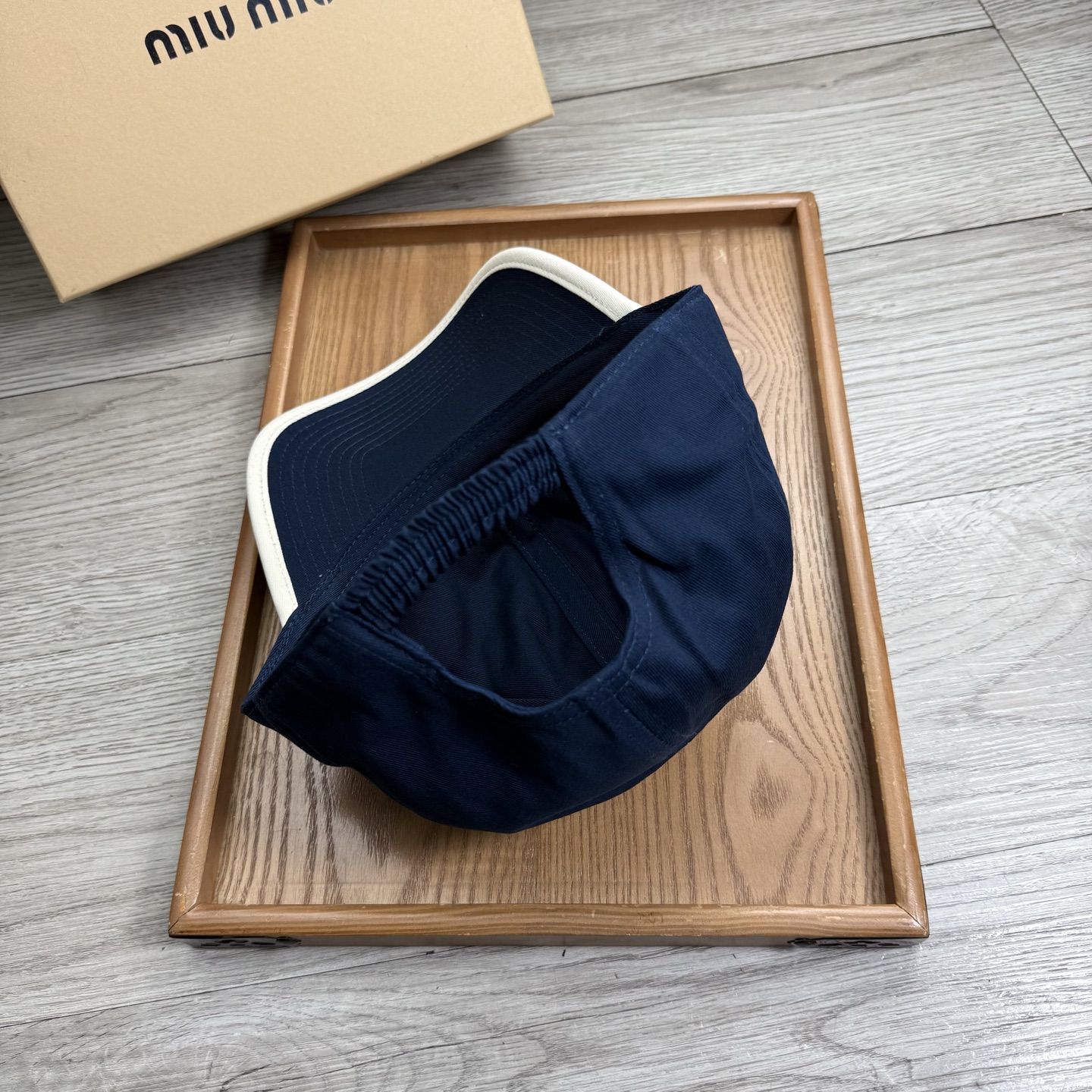 。miumiu。【配防尘袋】新品棒球帽！材质：纯棉！透气性好！春天挡风，夏天防晒必备单品！颜色大气！款式