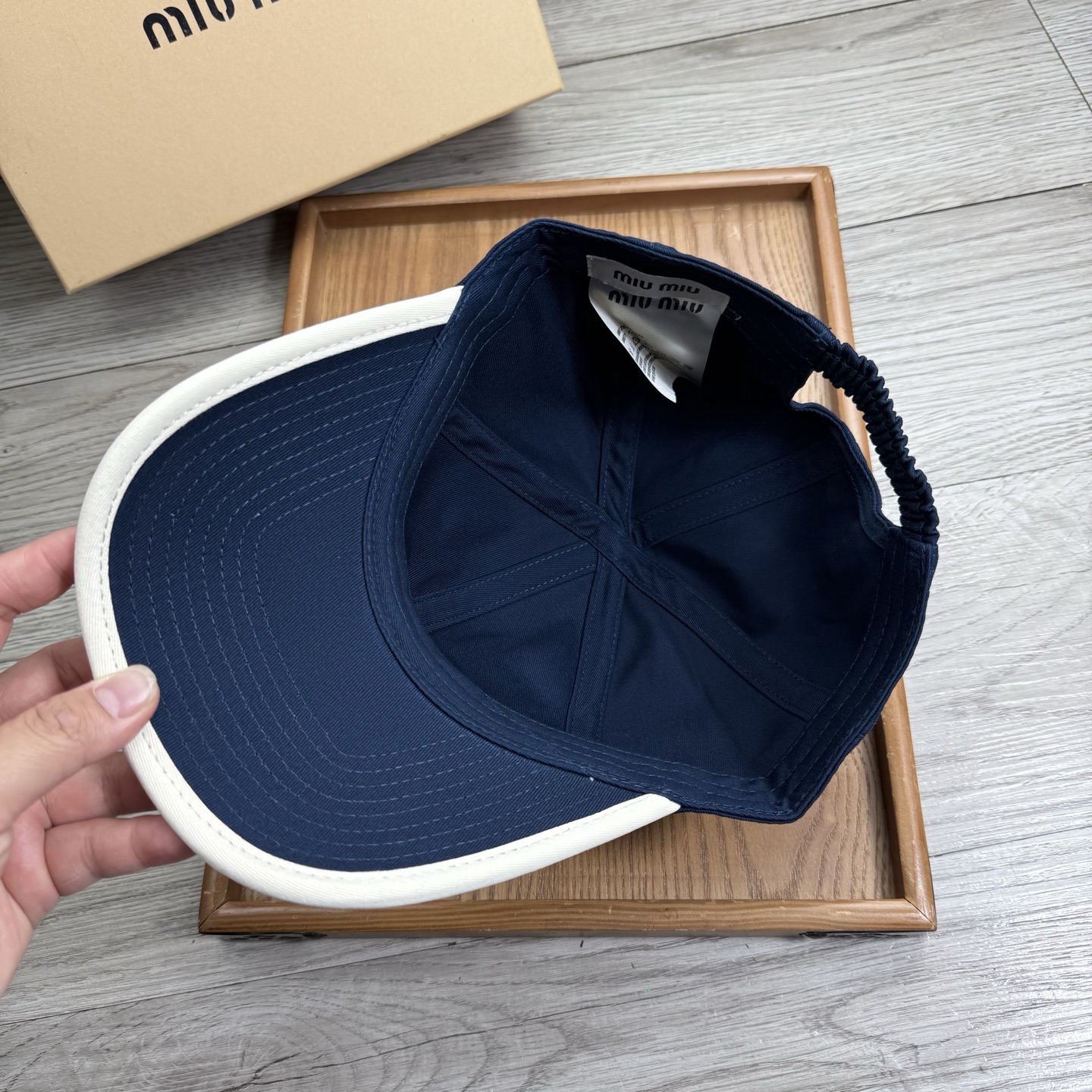 。miumiu。【配防尘袋】新品棒球帽！材质：纯棉！透气性好！春天挡风，夏天防晒必备单品！颜色大气！款式