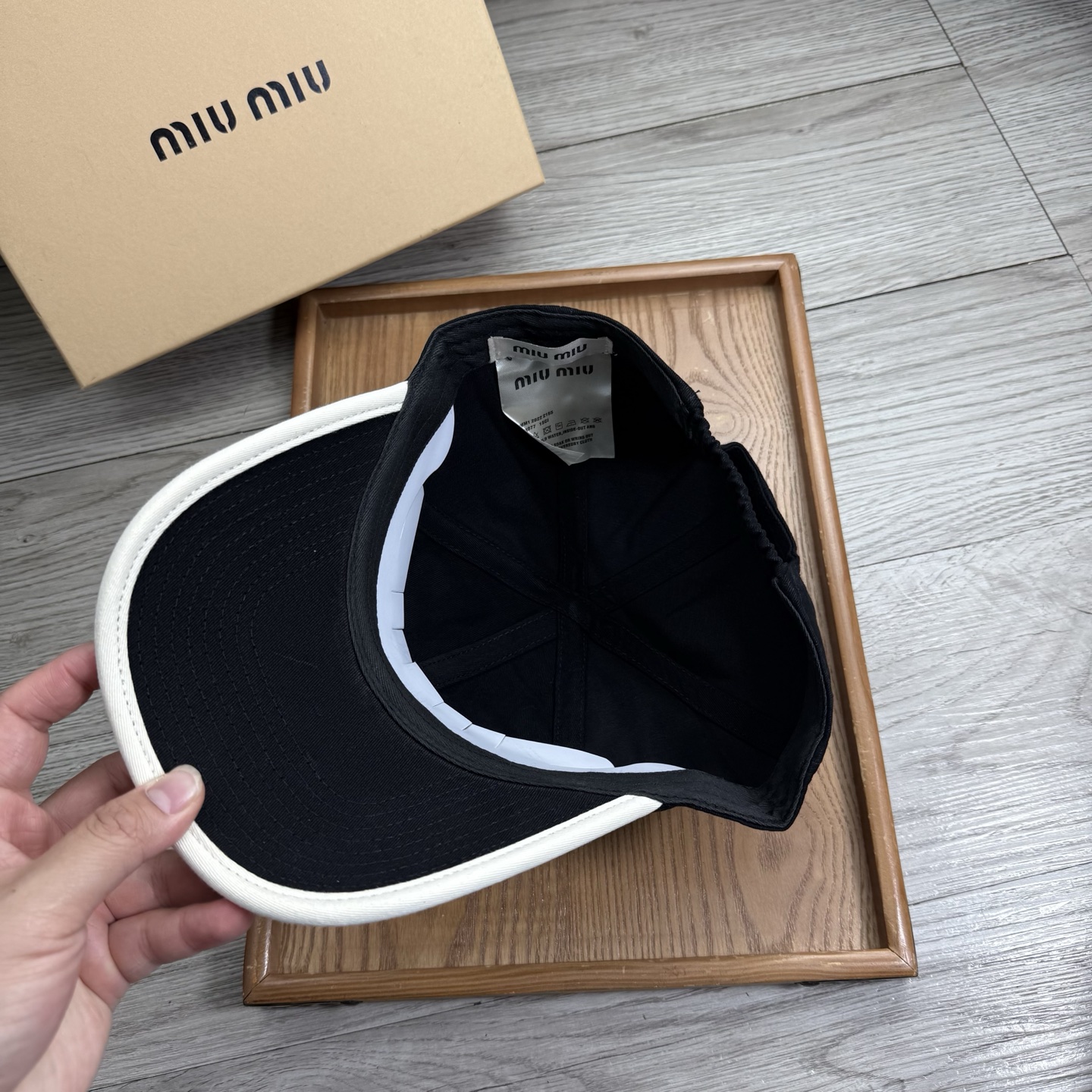 。miumiu。【配防尘袋】新品棒球帽！材质：纯棉！透气性好！春天挡风，夏天防晒必备单品！颜色大气！款式