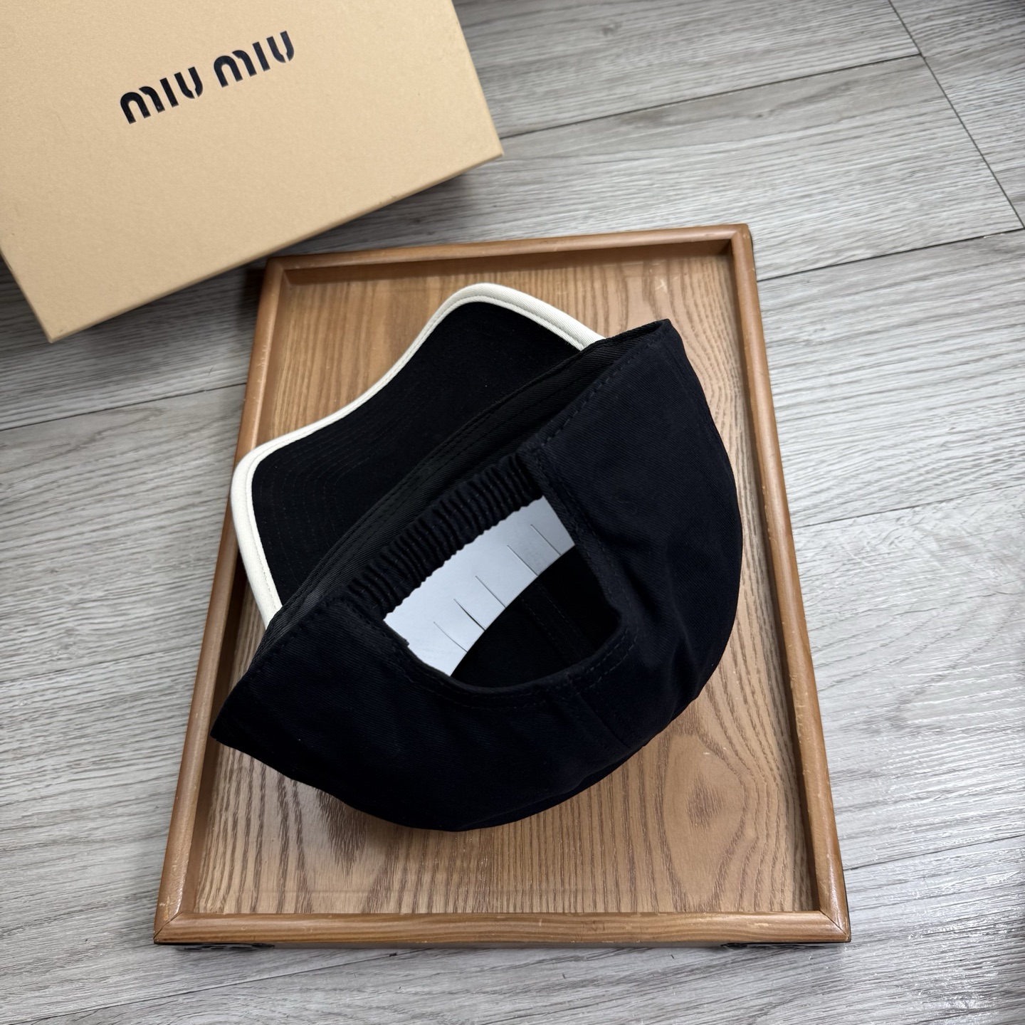 。miumiu。【配防尘袋】新品棒球帽！材质：纯棉！透气性好！春天挡风，夏天防晒必备单品！颜色大气！款式